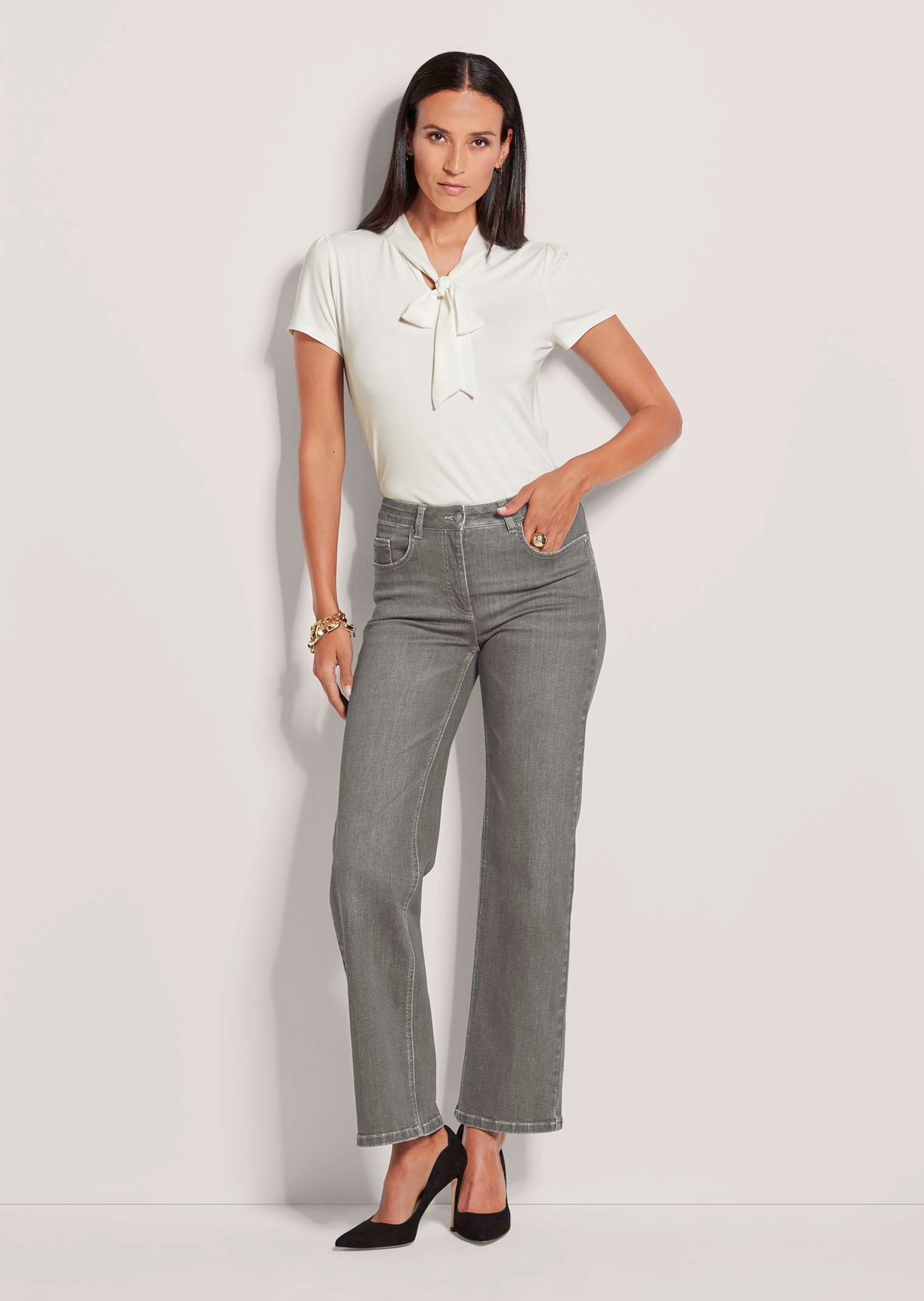 M-Jeans in gerader Form mit Logo-Stickerei thumbnail 3