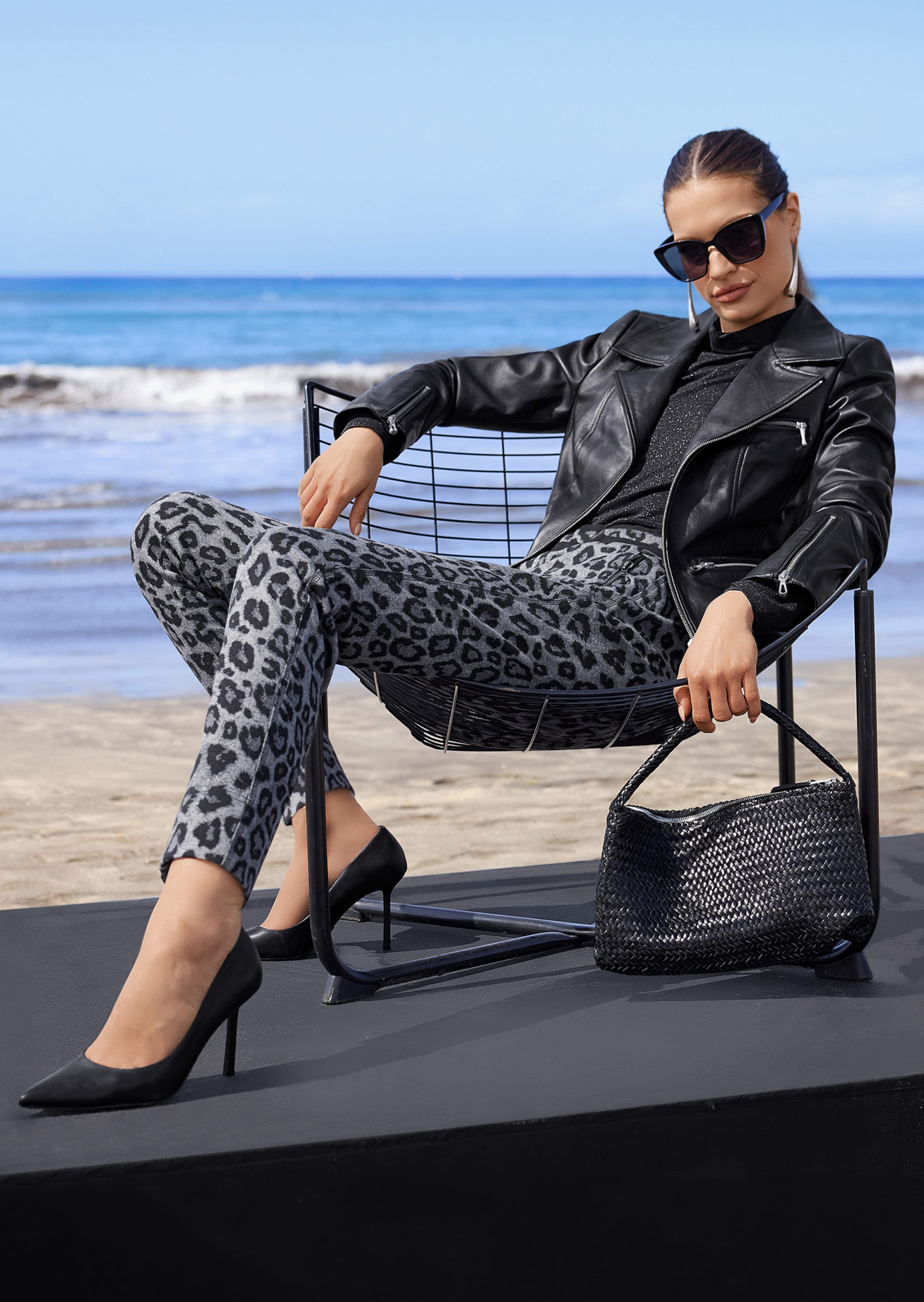 Broek met luipaardprint en ritszakken