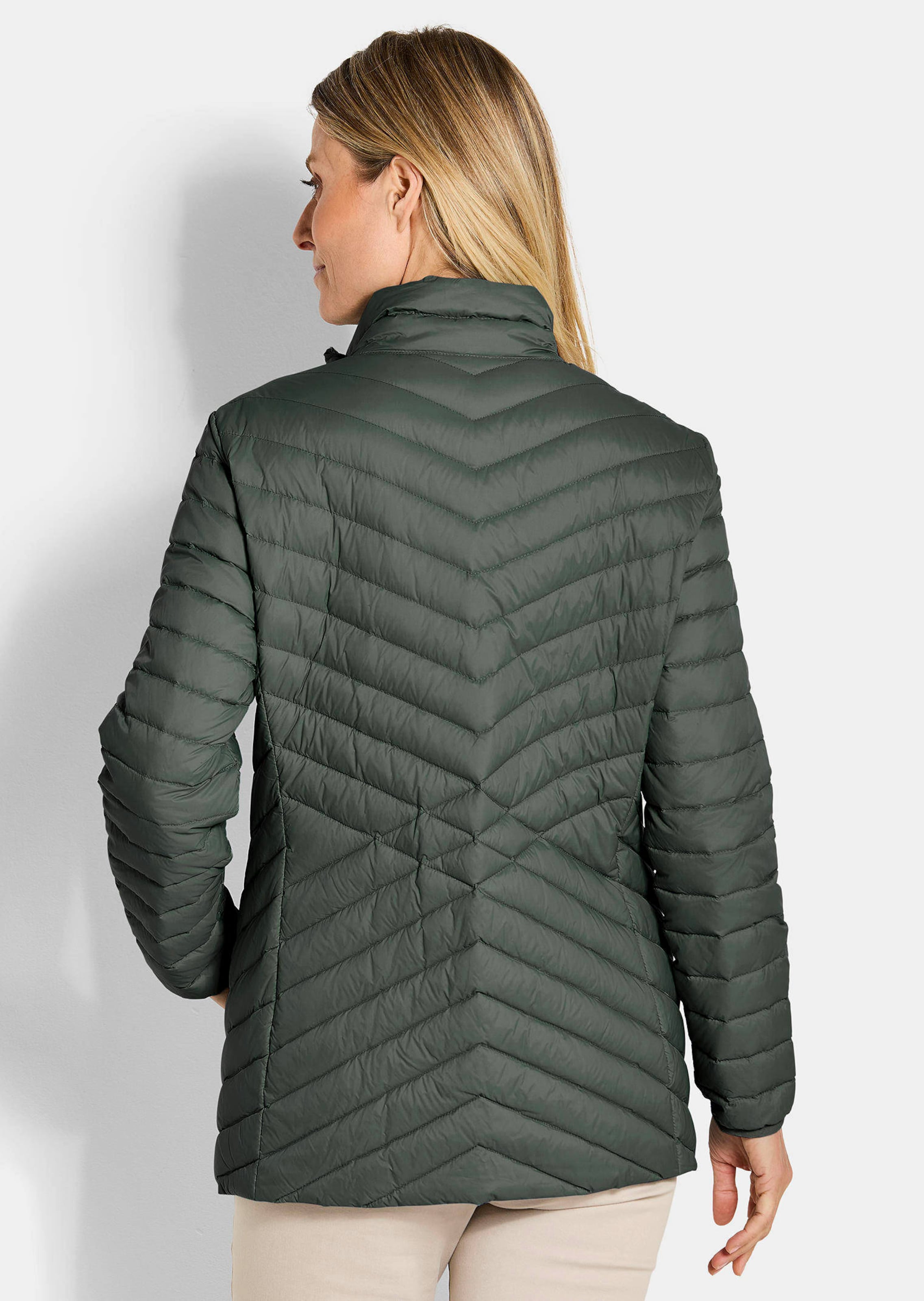Daunenjacke mit femininer Steppung thumbnail 3