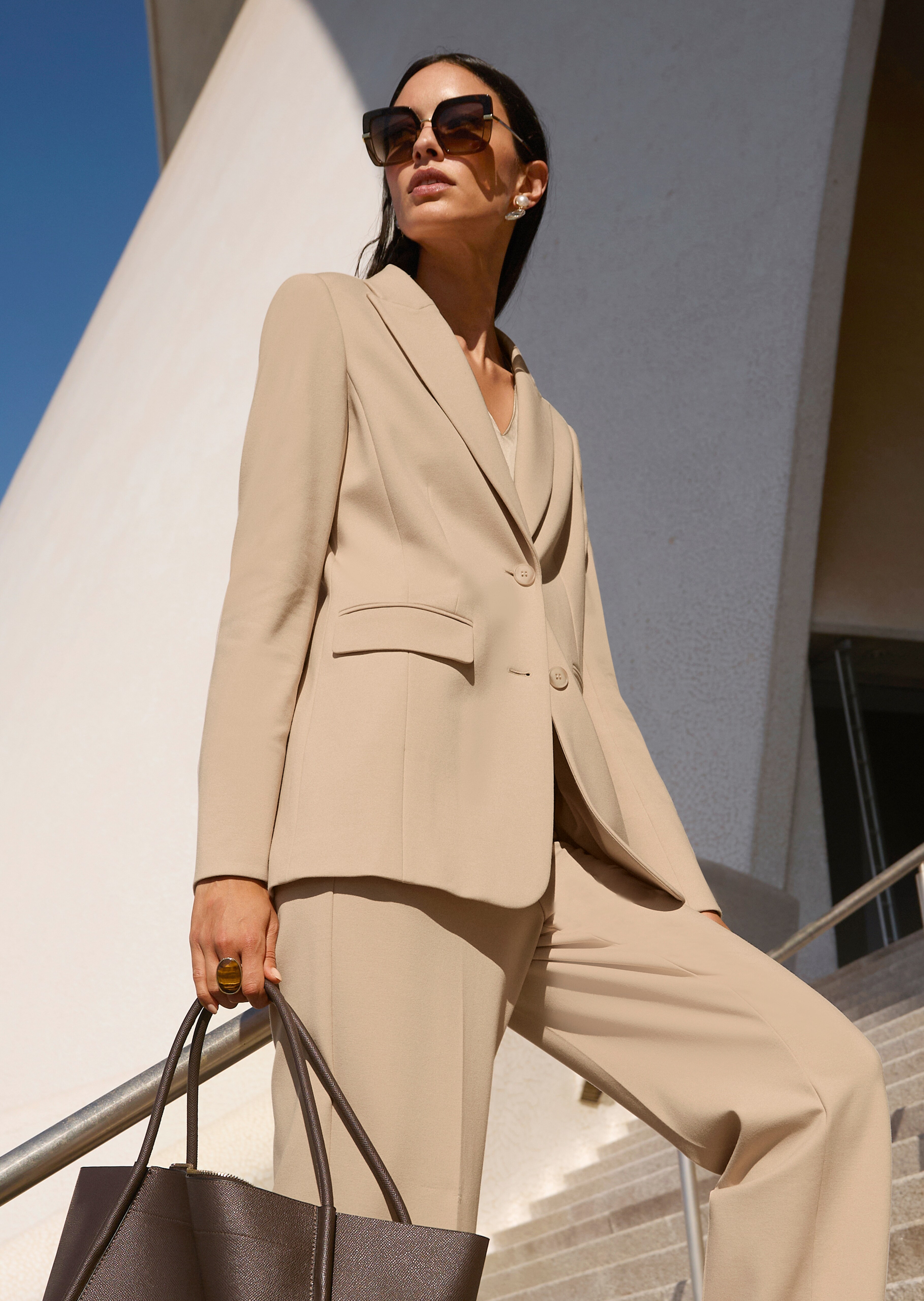 Blazer mit Reverskragen in leicht verlängerter Form