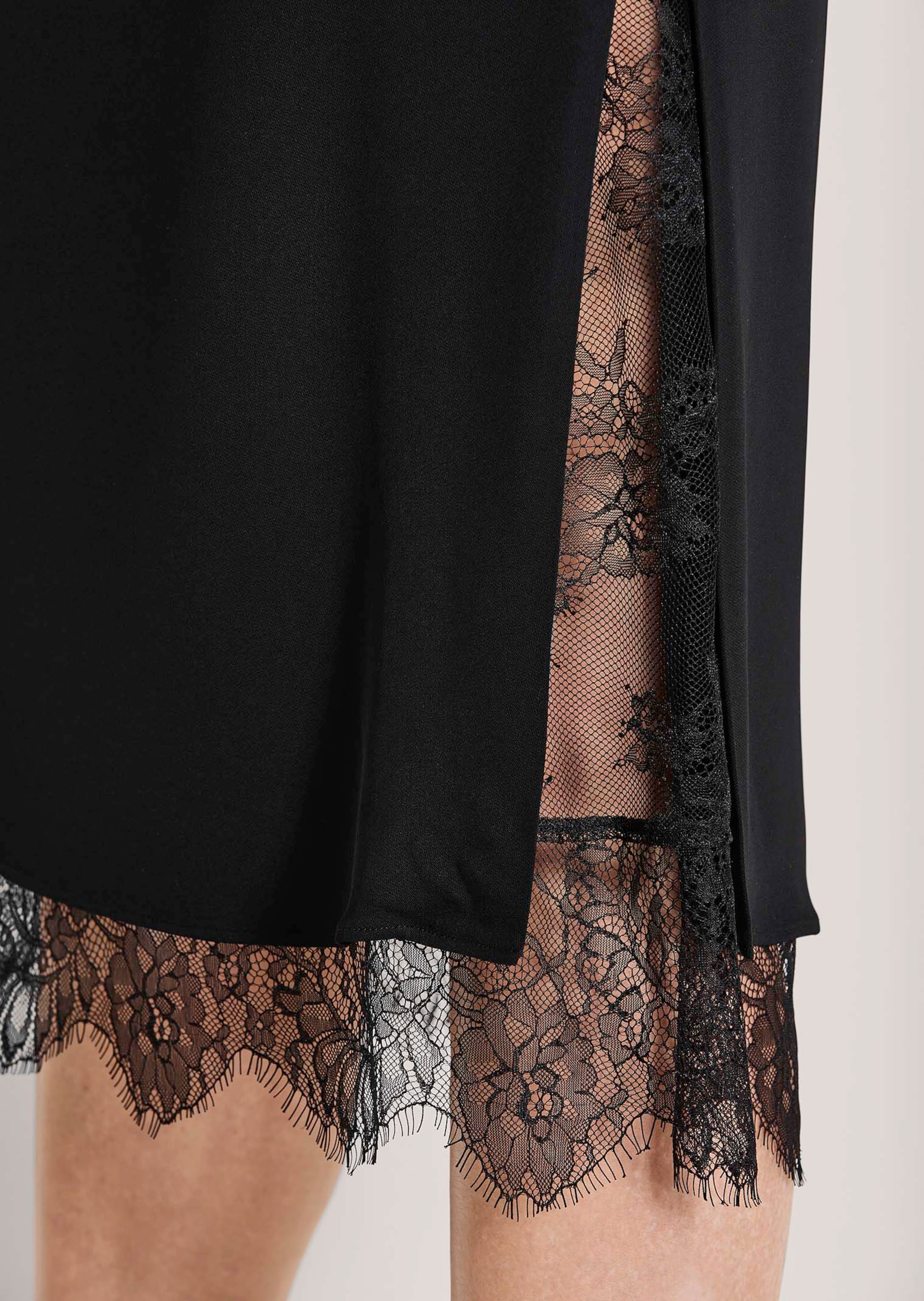 Skirt with lace detailing thumbnail 6