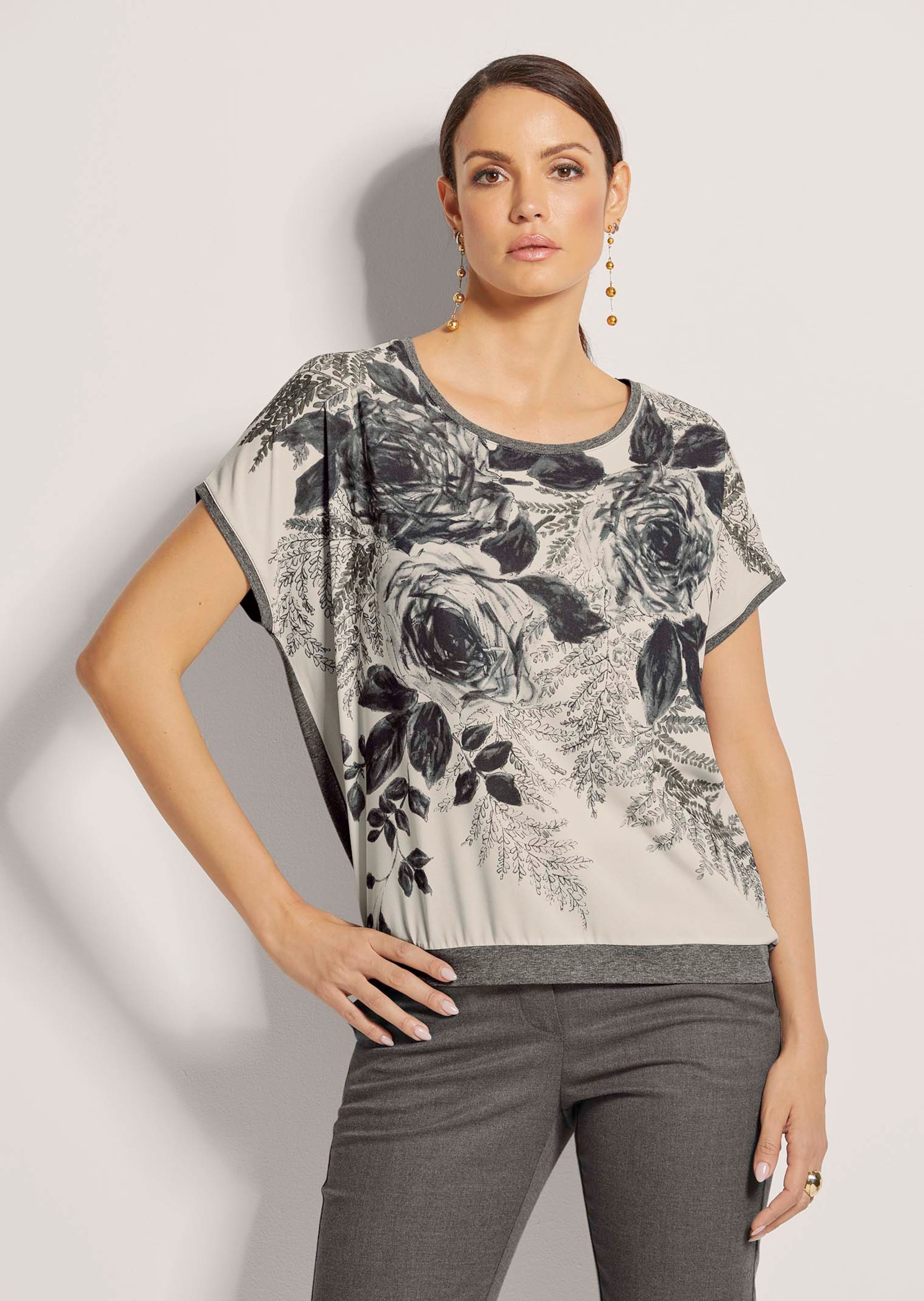 Rundhals-Shirt im Material-Mix
