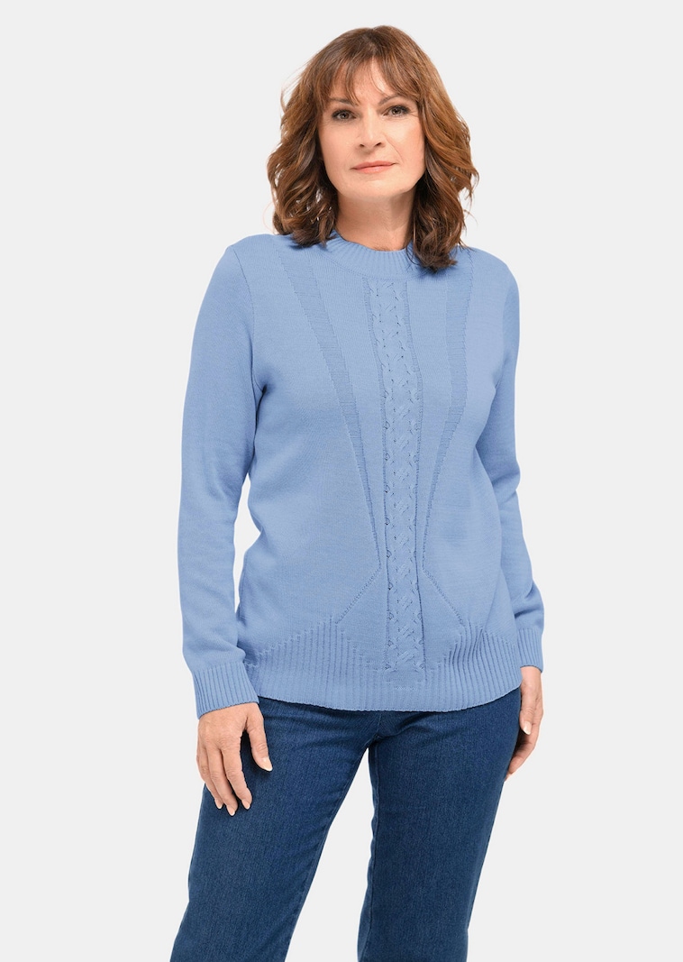 Pullover mit streckendem Zopfmuster