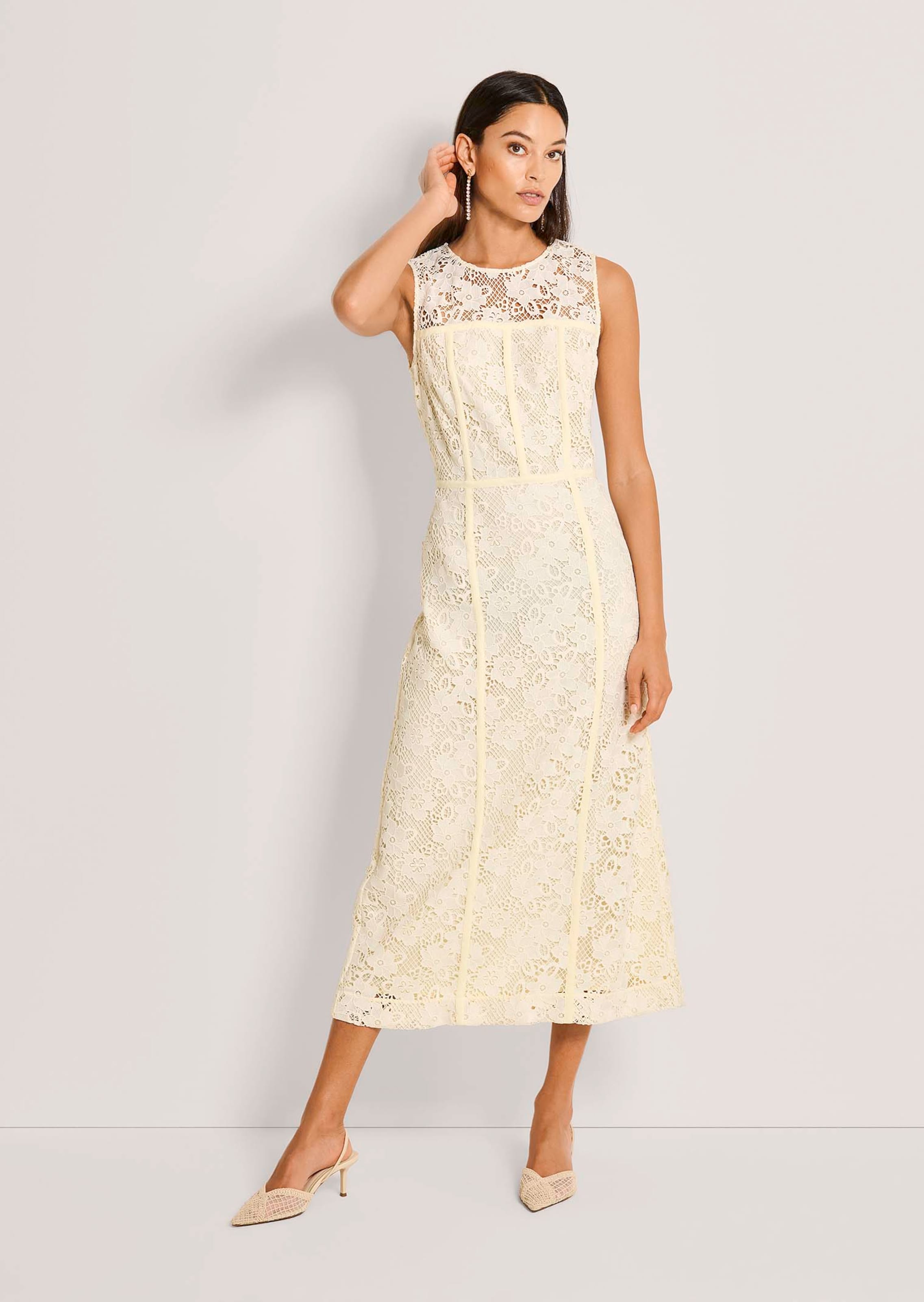 Romantisches Spitzenkleid in Midi-Länge