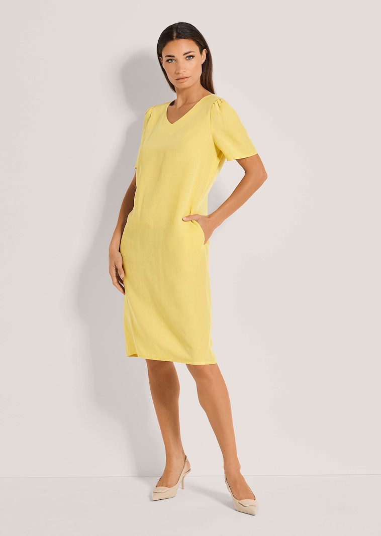 Kleid mit kurzen Ärmeln