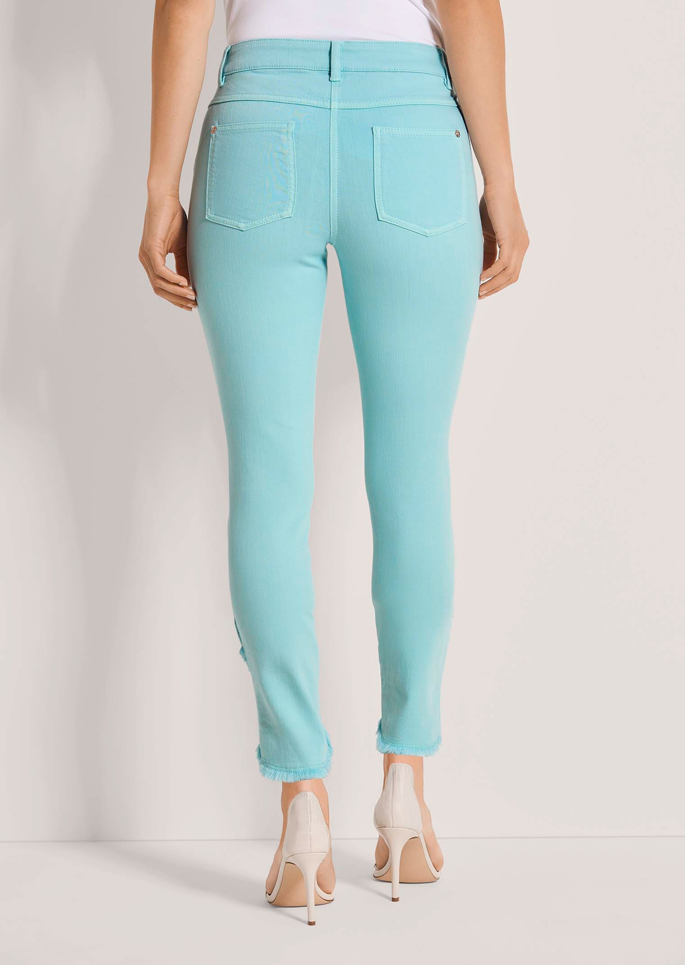 Schlanke Jeans mit Fransensaum thumbnail 4