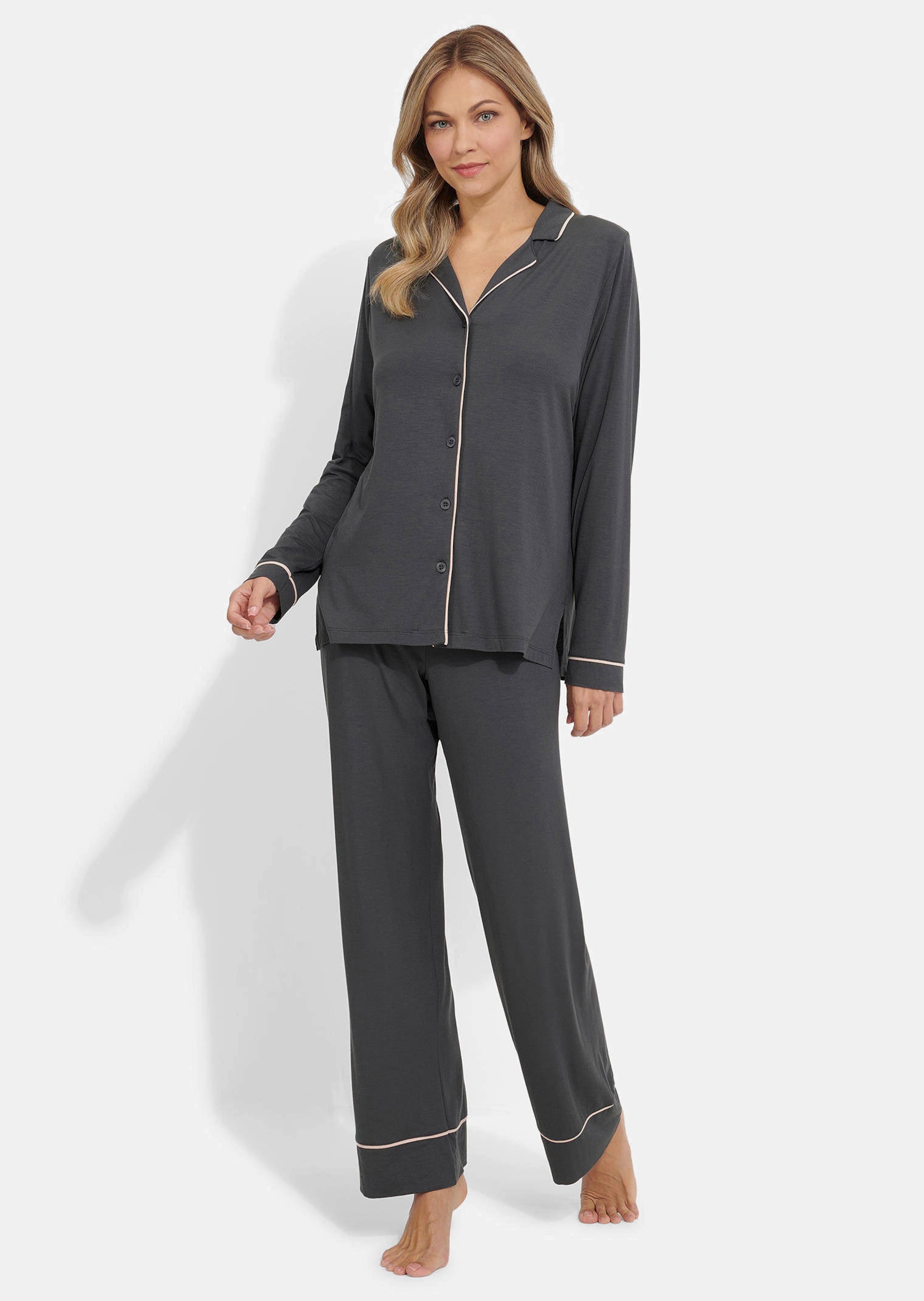 Seidig glänzender Pyjama aus Modal