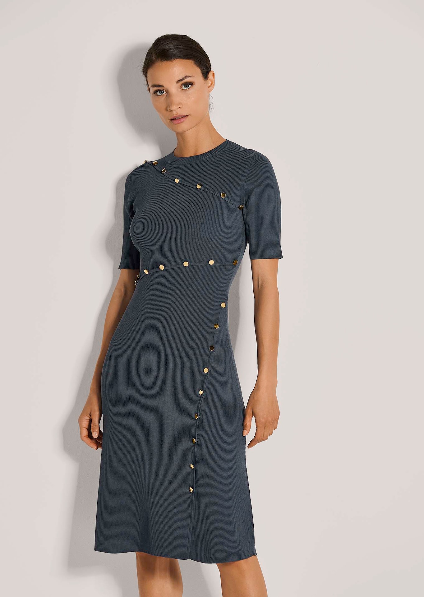 Strickkleid mit dekorativen Akzenten