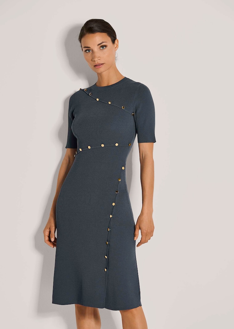 Strickkleid mit dekorativen Akzenten