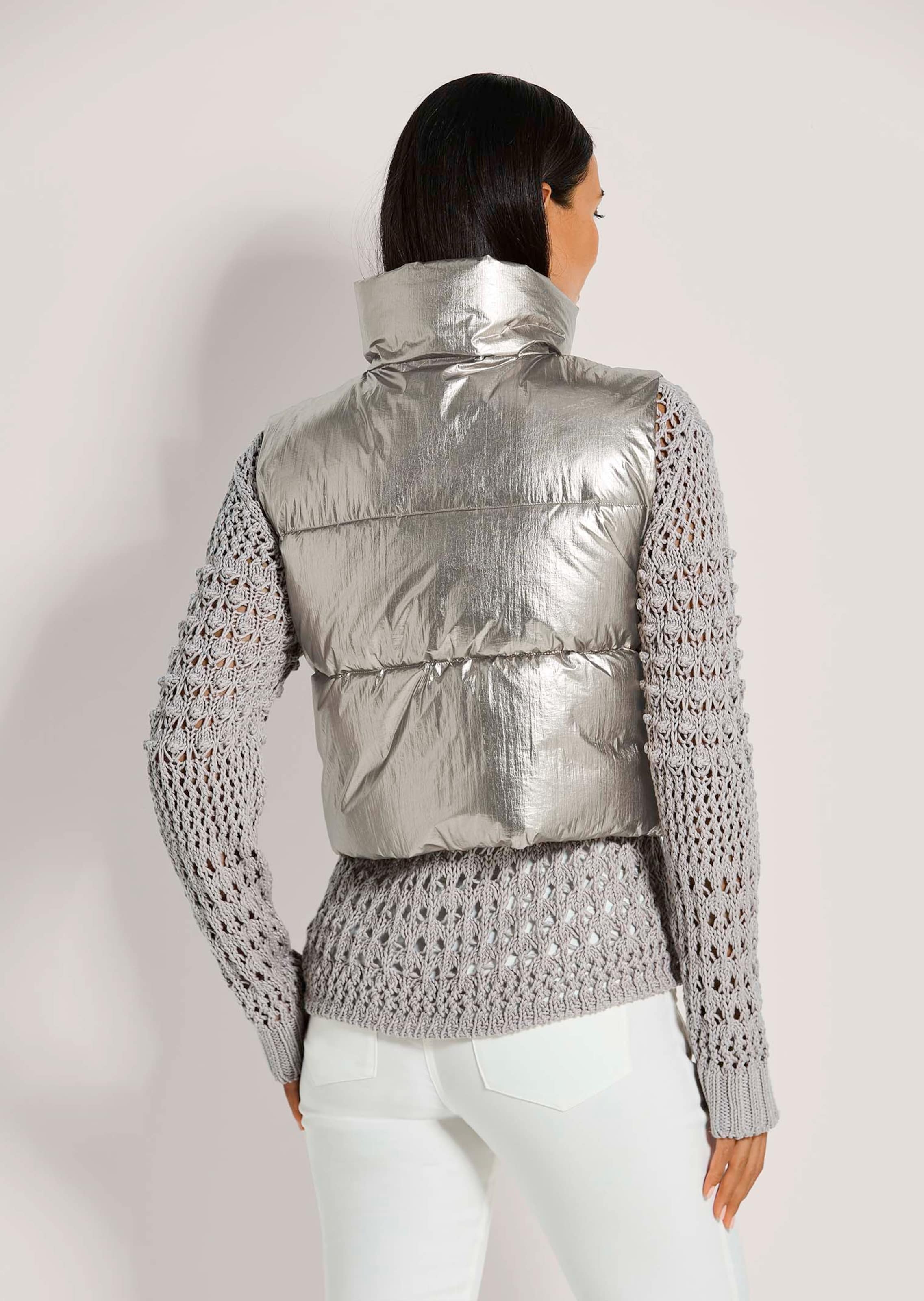 Cropped quilted gilet with metallic effect thumbnail 4