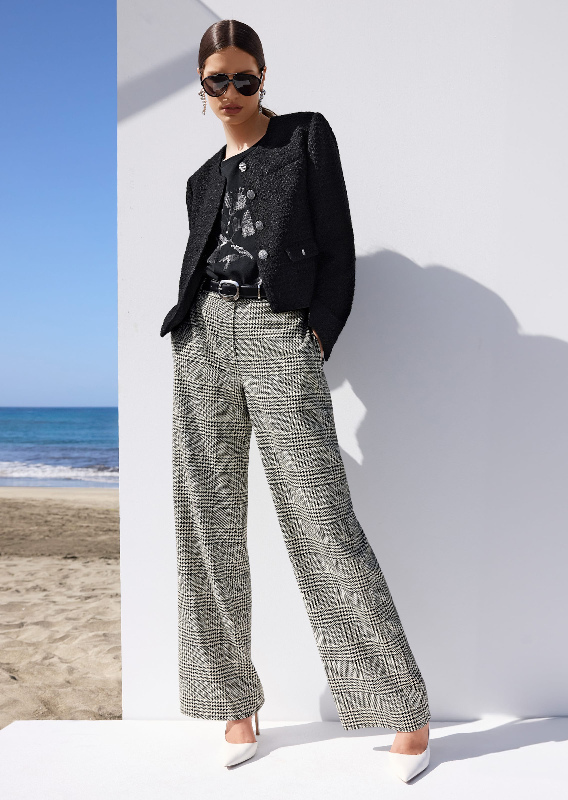 Wide-leg trousers featuring a Prince of Wales check pattern