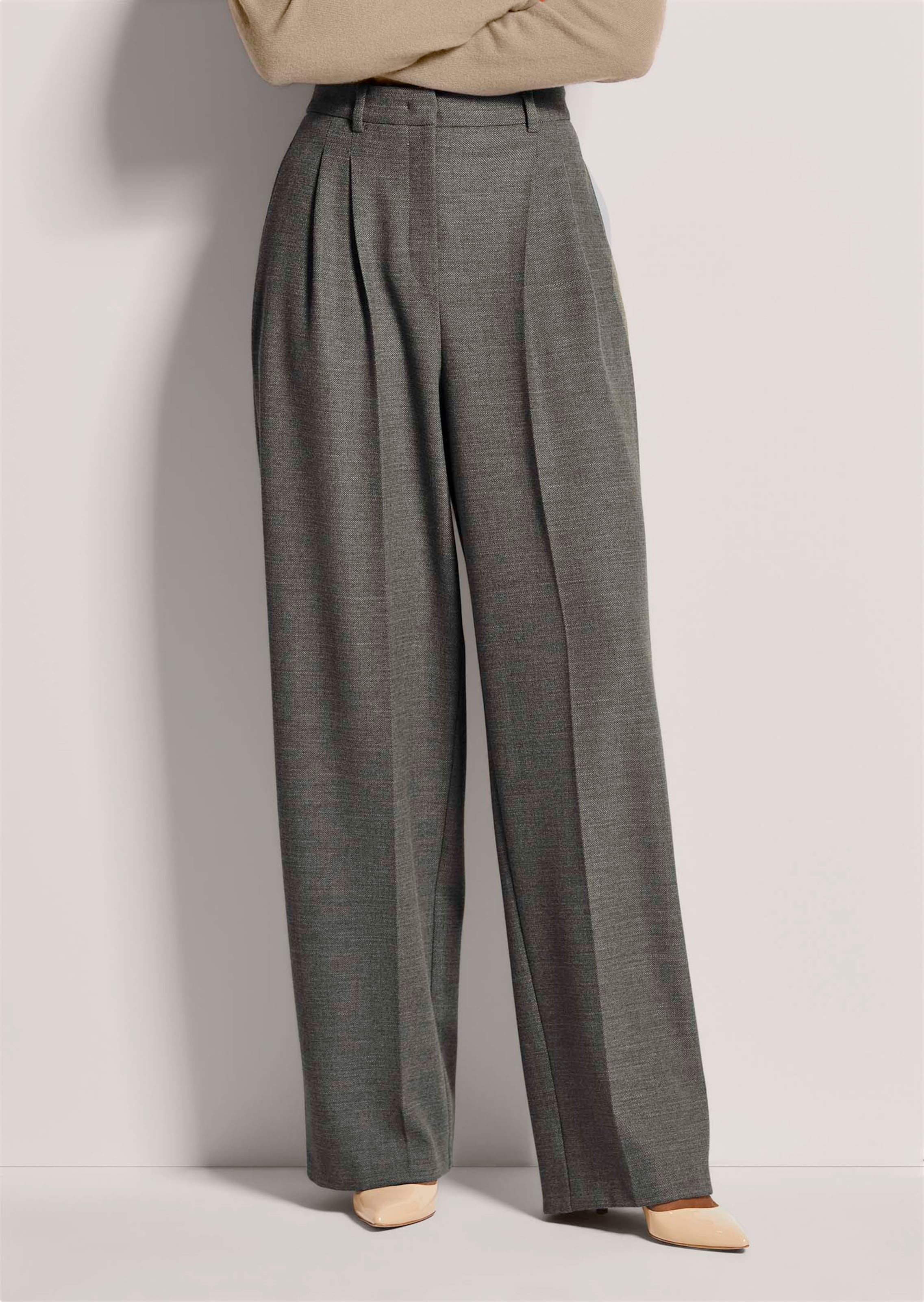 Weite Bundfaltenhose mit Bügelfalten