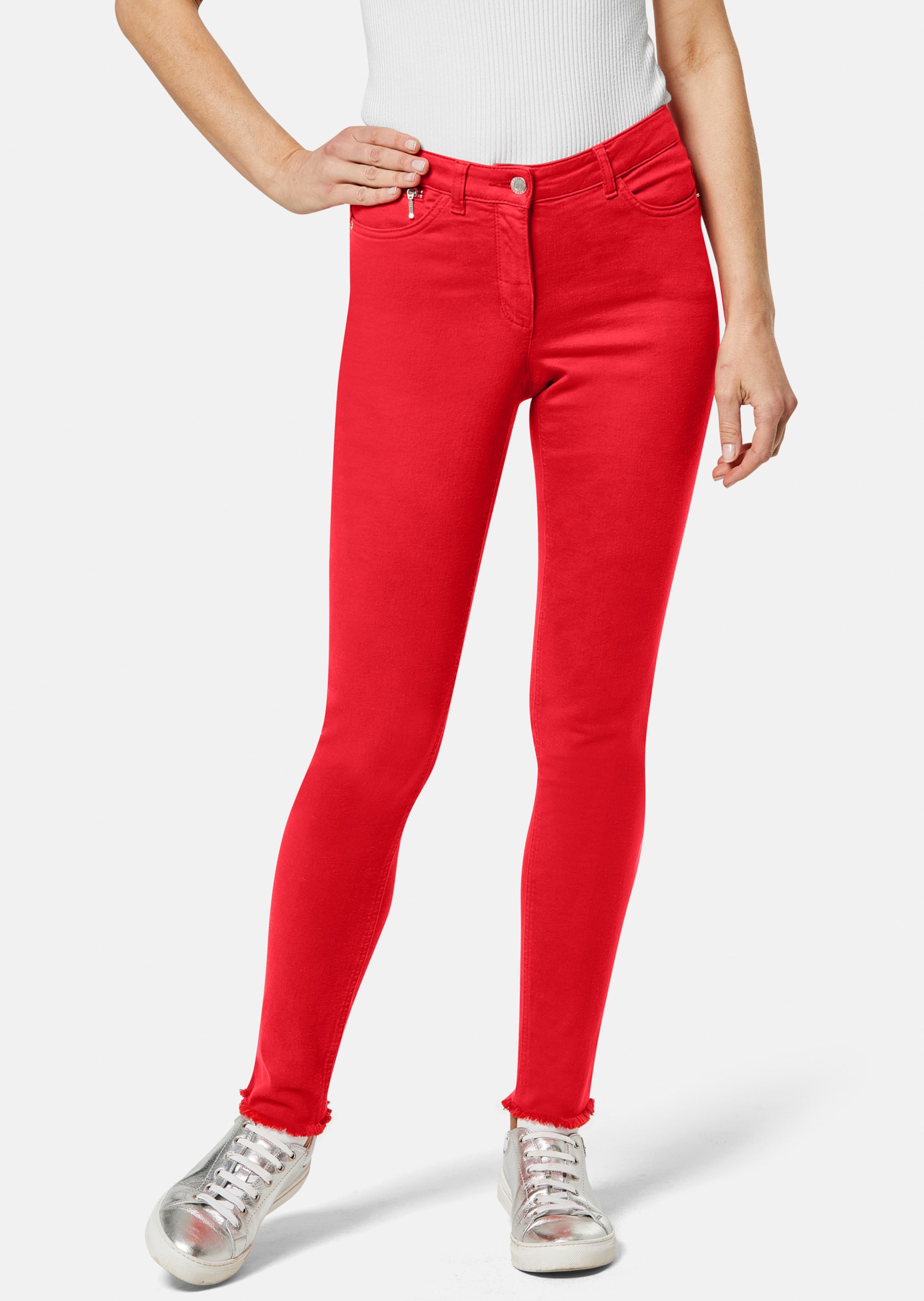Jeans mit feinem Fransensaum