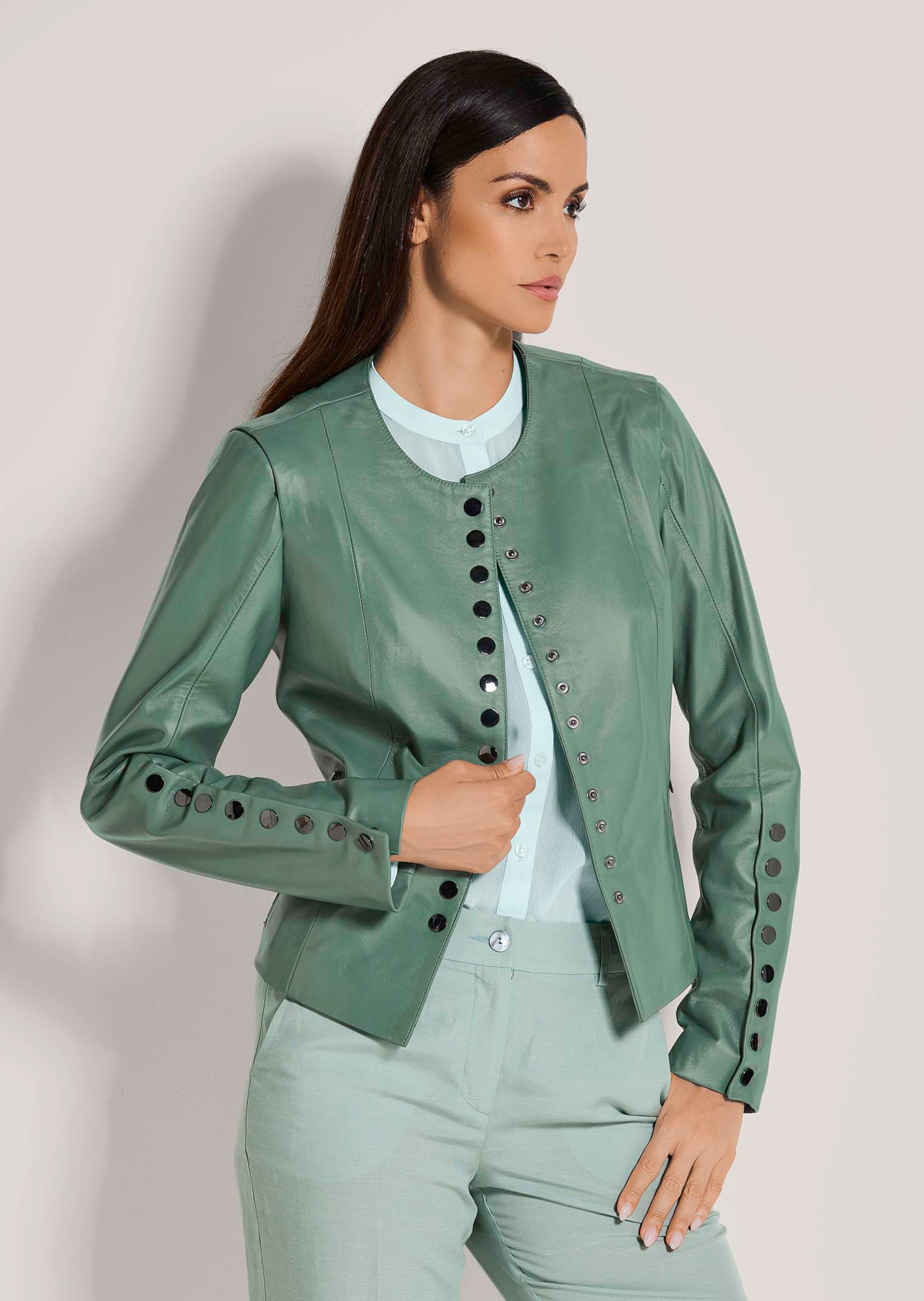 Short leather jacket in lamb nappa