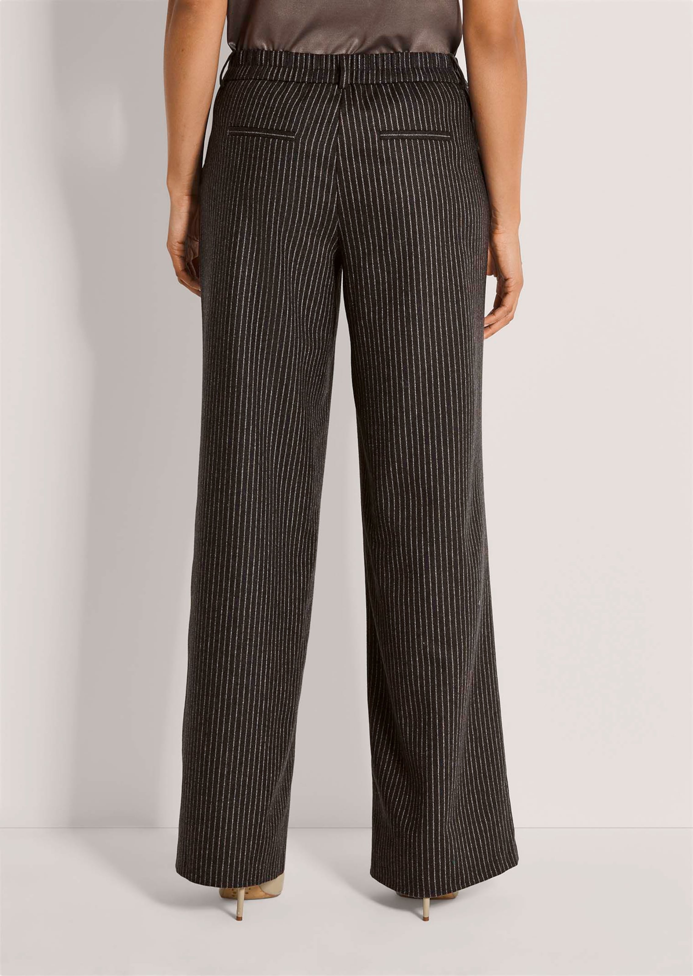 Broek met krijtstreep en wijde pijpen thumbnail 4