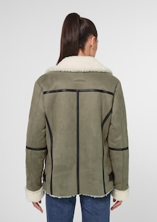 Webpelzjacke im Biker-Stil thumbnail 4