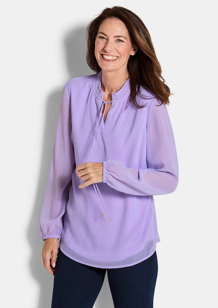 Chiffonbluse mit femininem Ausschnitt