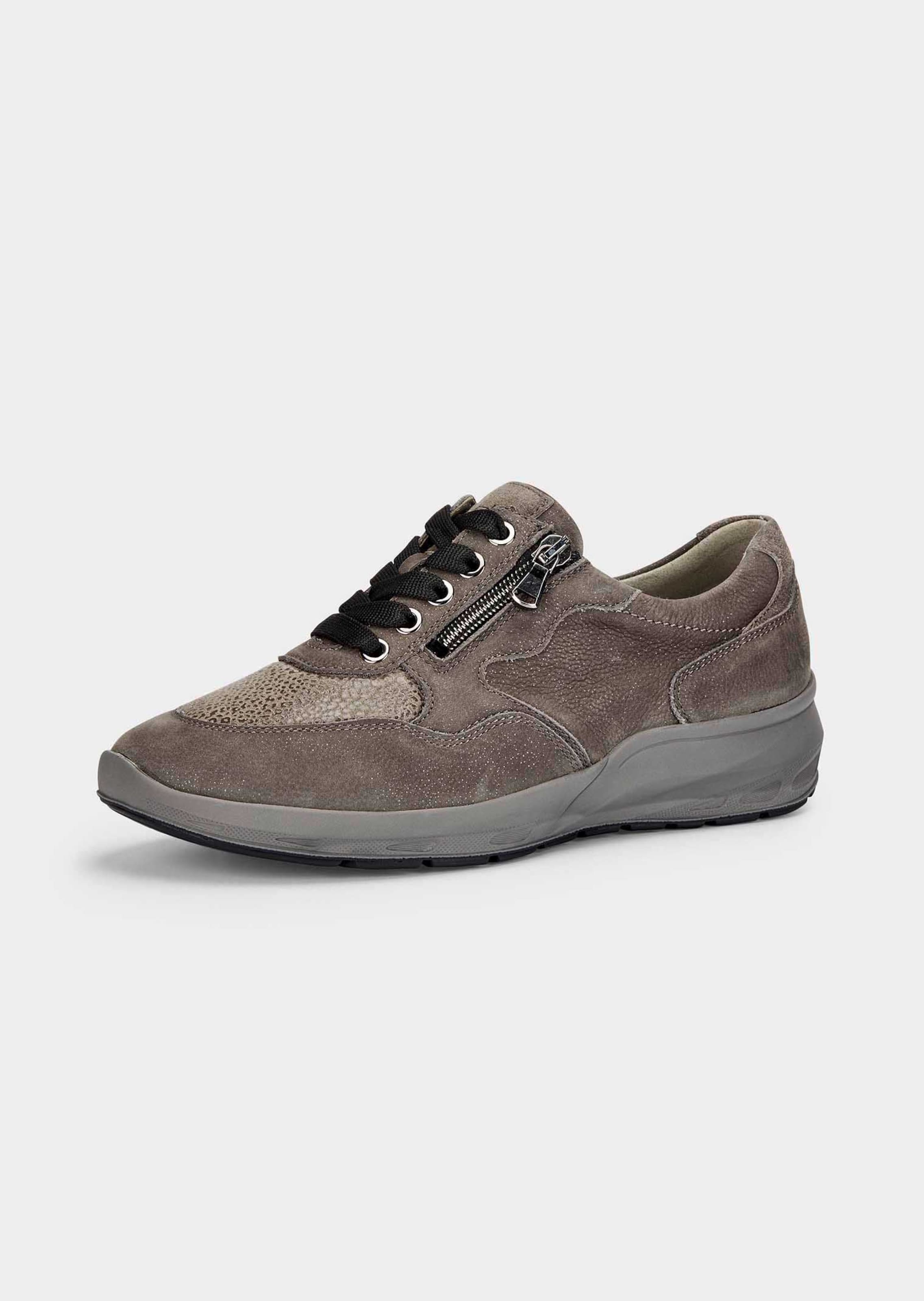 Sneakers adaptés aux pieds sujets à l’hallux valgus, avec semelle extérieure amortissante