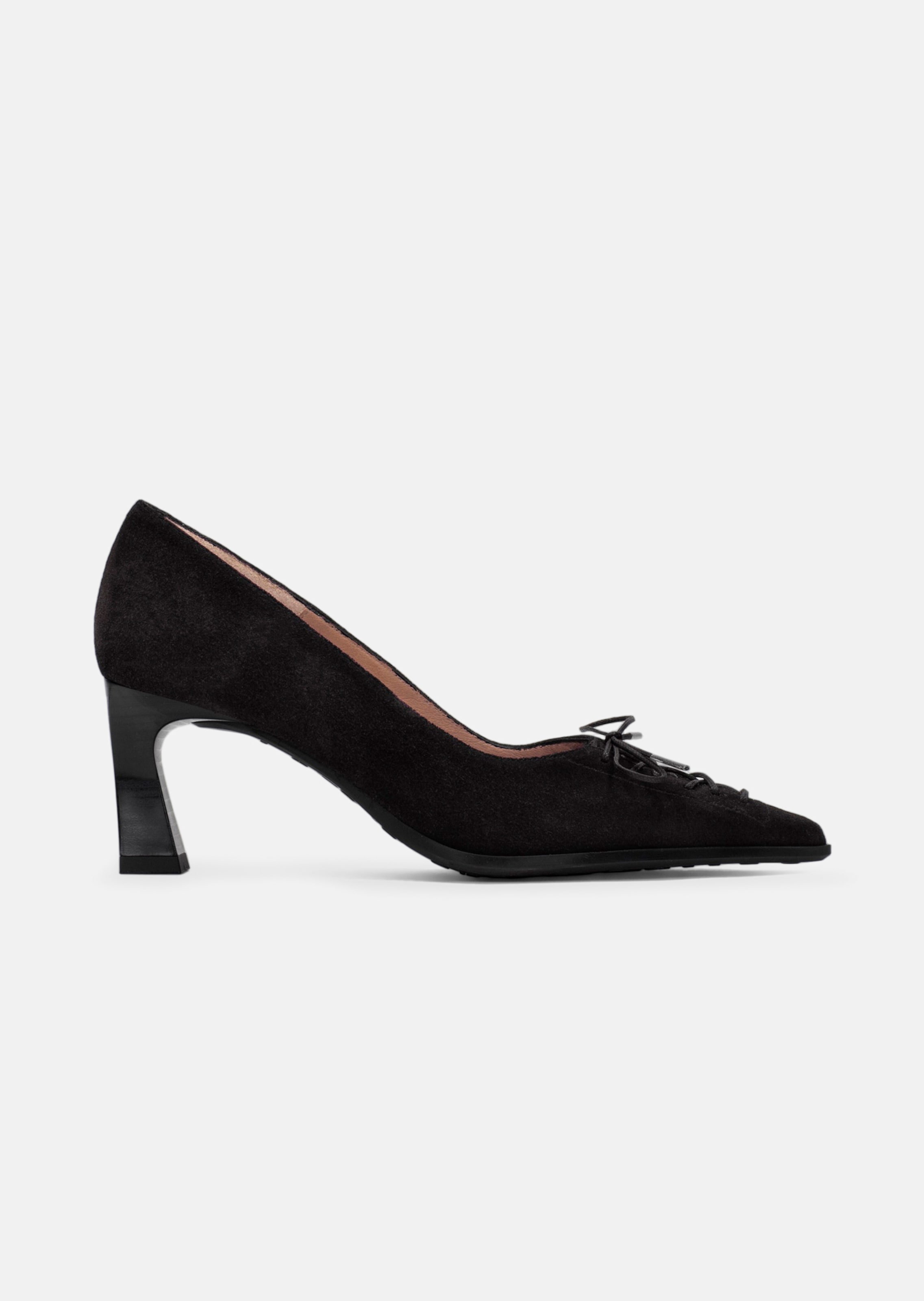Pumps met bont en sierveters