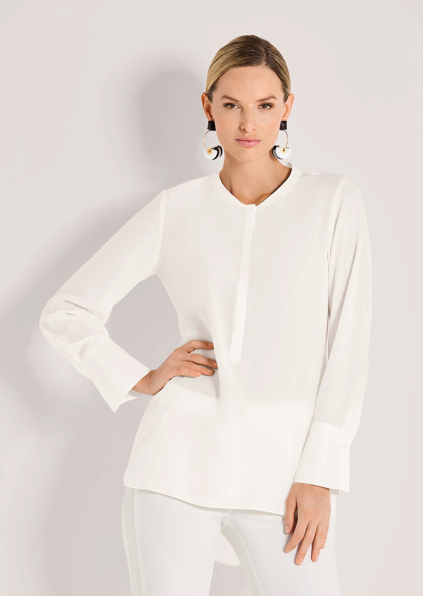 Blouse longue en soie sans col