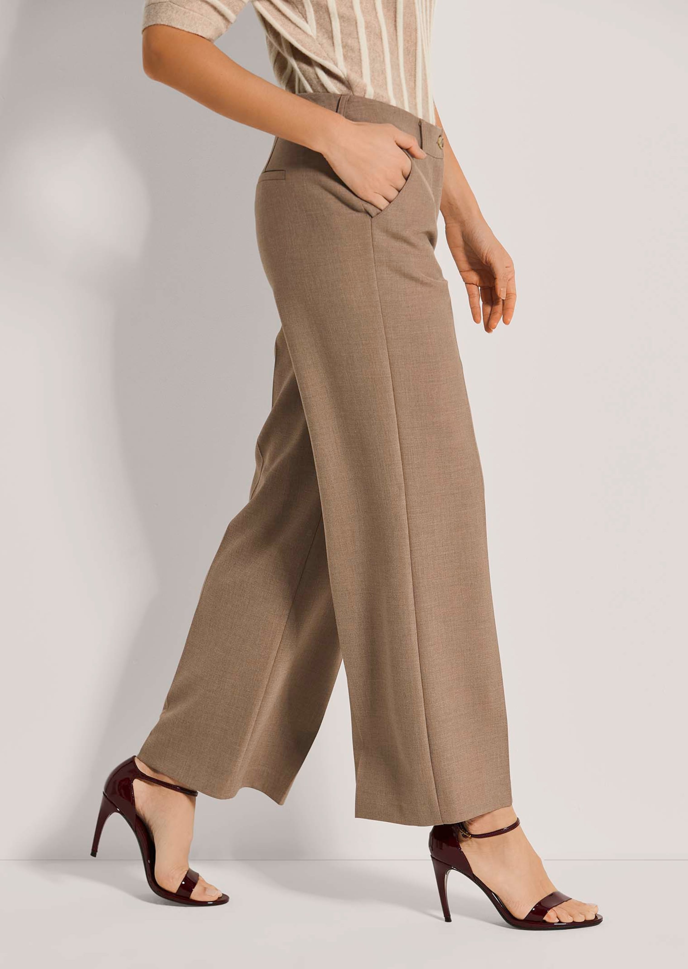 Wide-leg trousers thumbnail 5