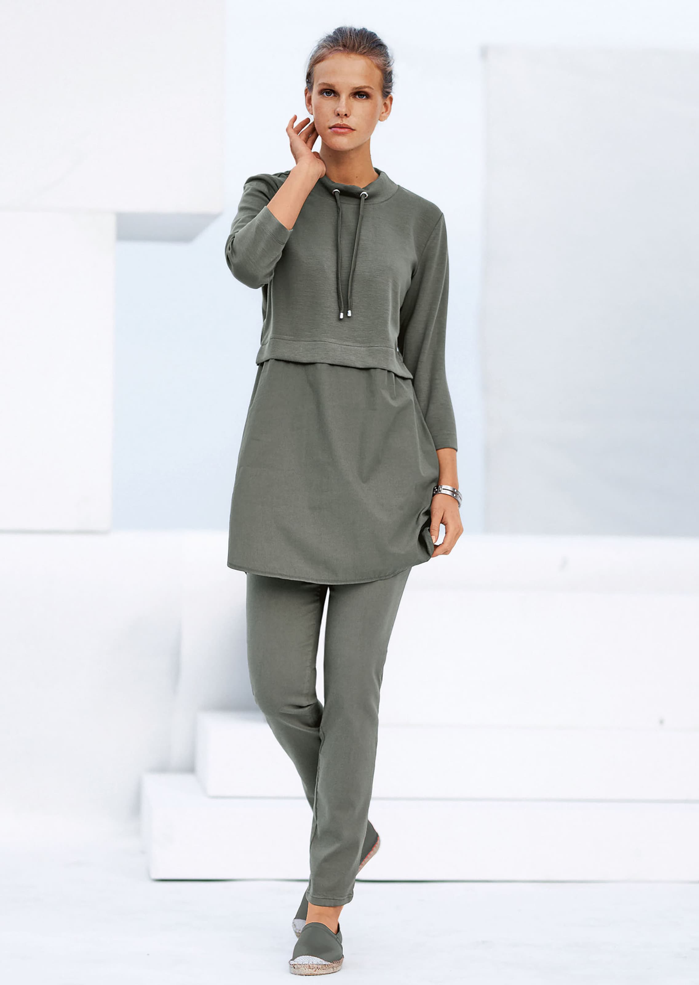 Langes Sweatshirt in Two-in-One-Optik