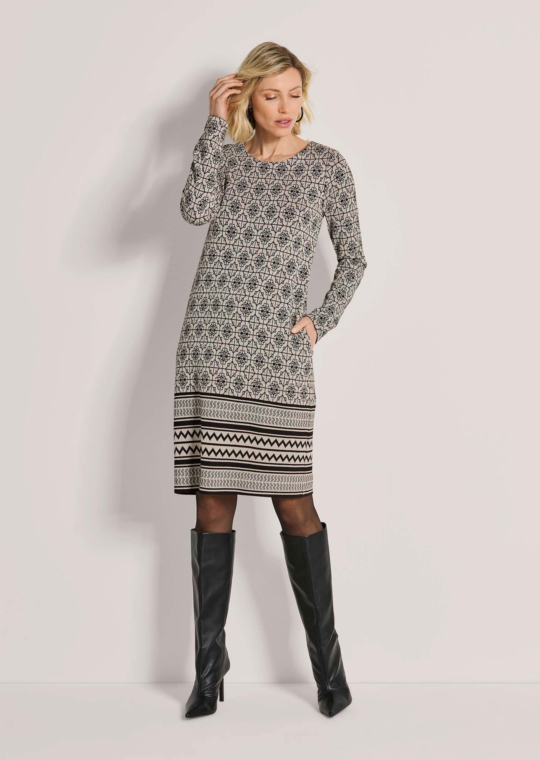 Smal vallende jurk met geometrische print