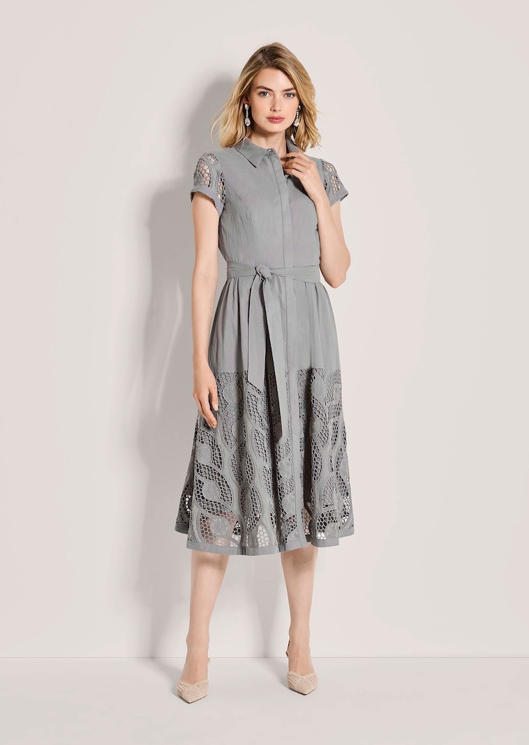 Sommerkleid mit Lochstickerei