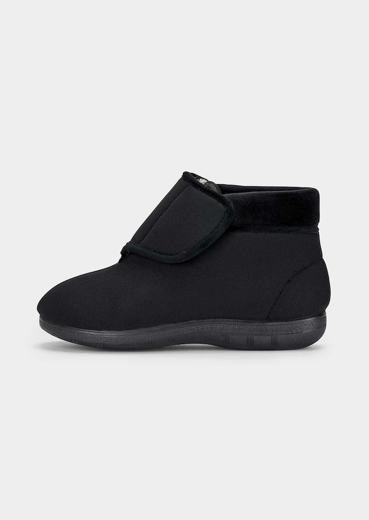 Pantoffels met brede klittenbandsluiting