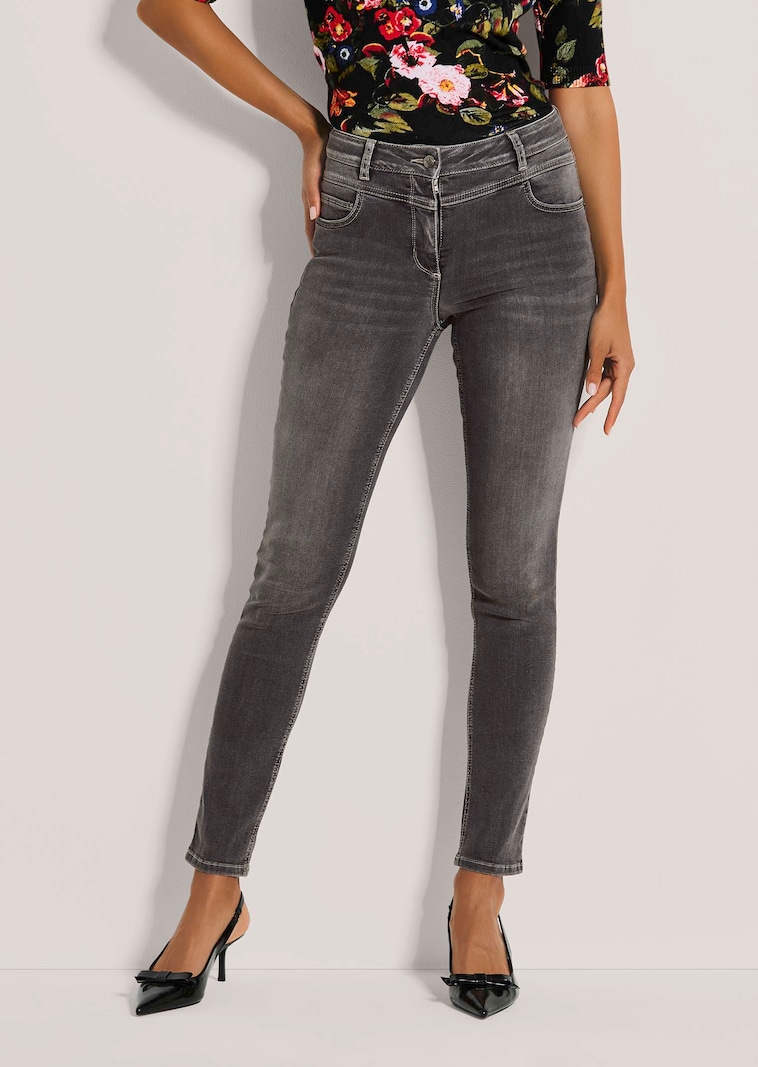 Jean cinq poches coupe slim