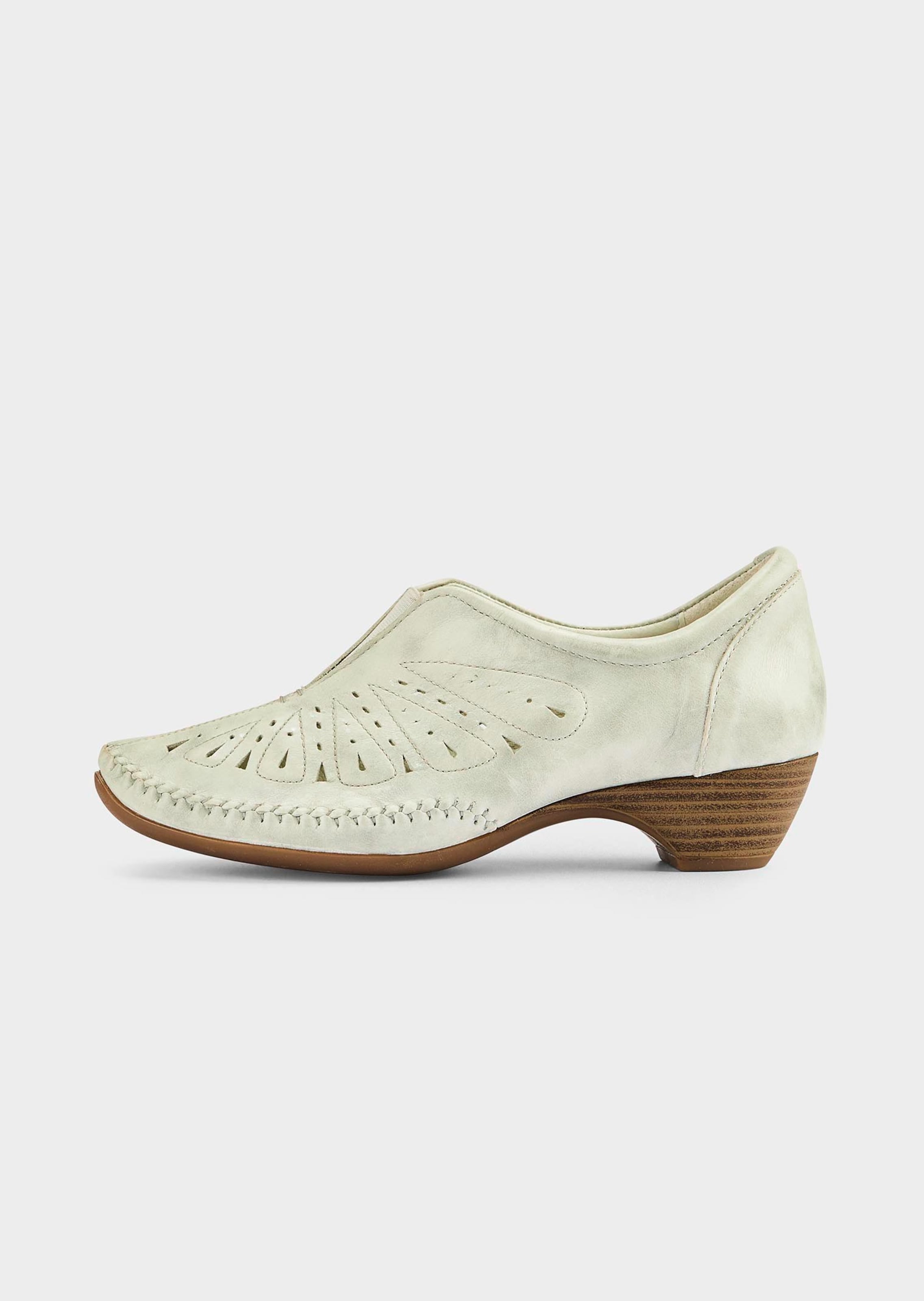 Pumps aus perforiertem Leder