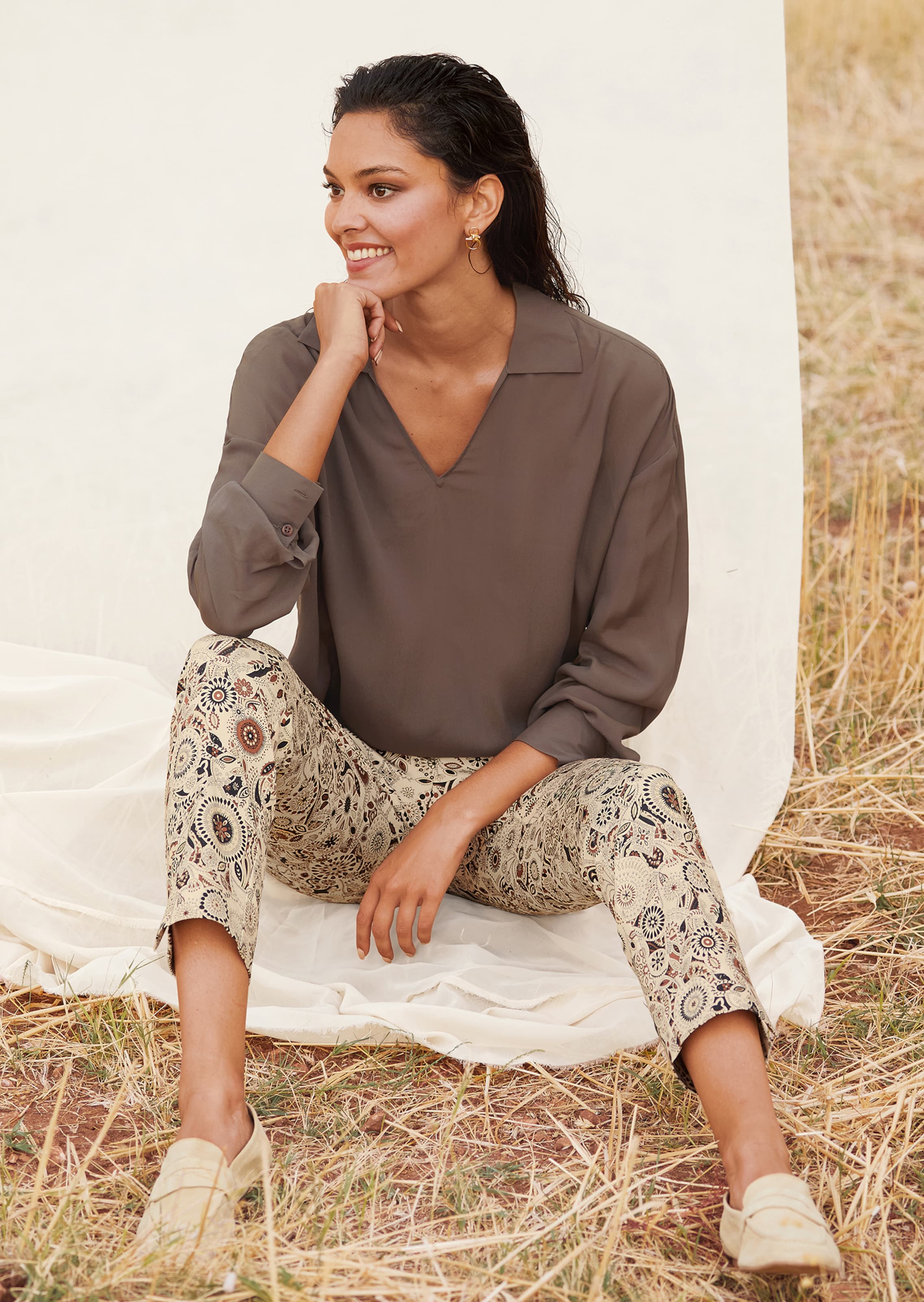 Schlanke Stretch-Hose mit Ethno-Print