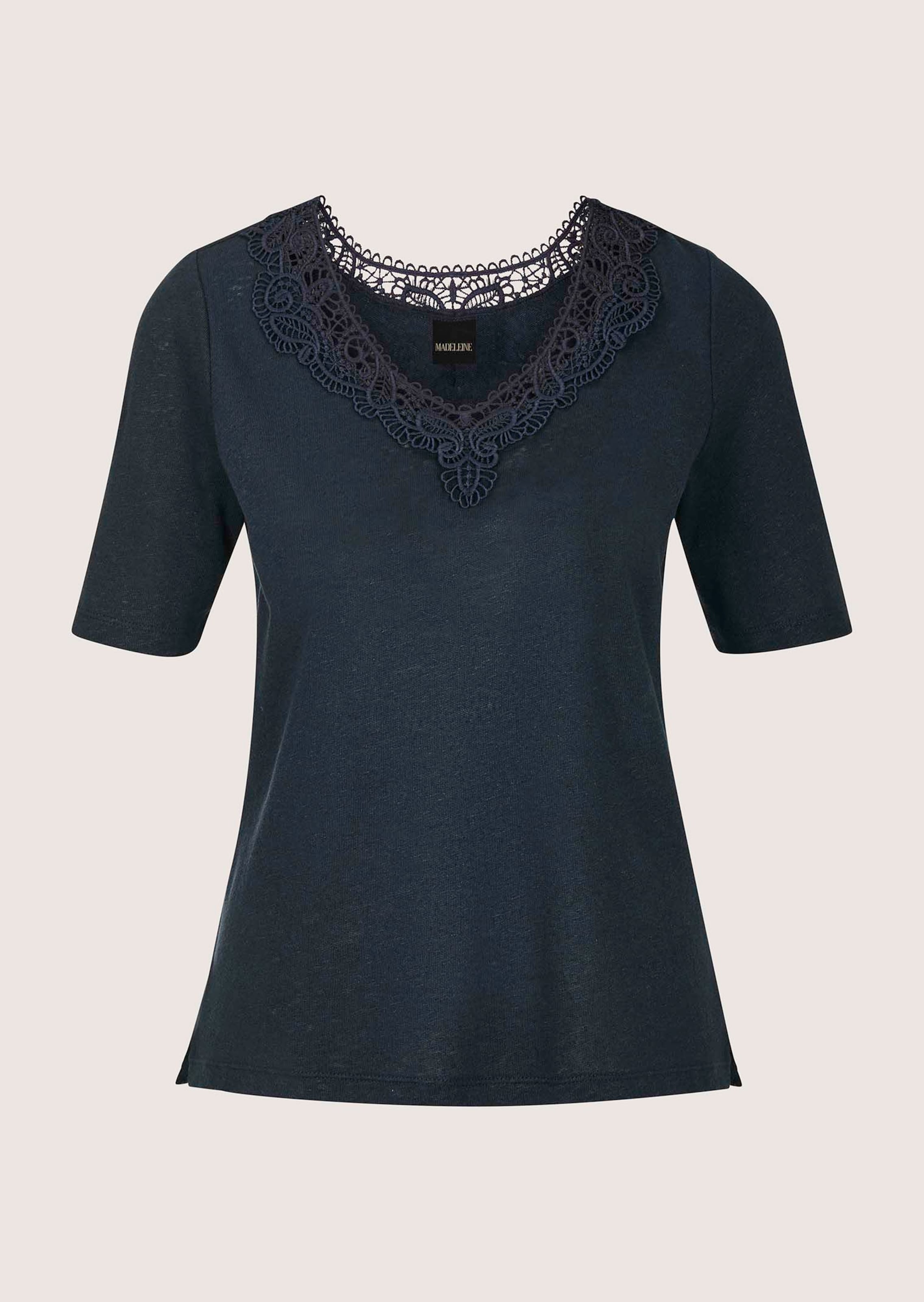 Short-sleeve linen top with lace