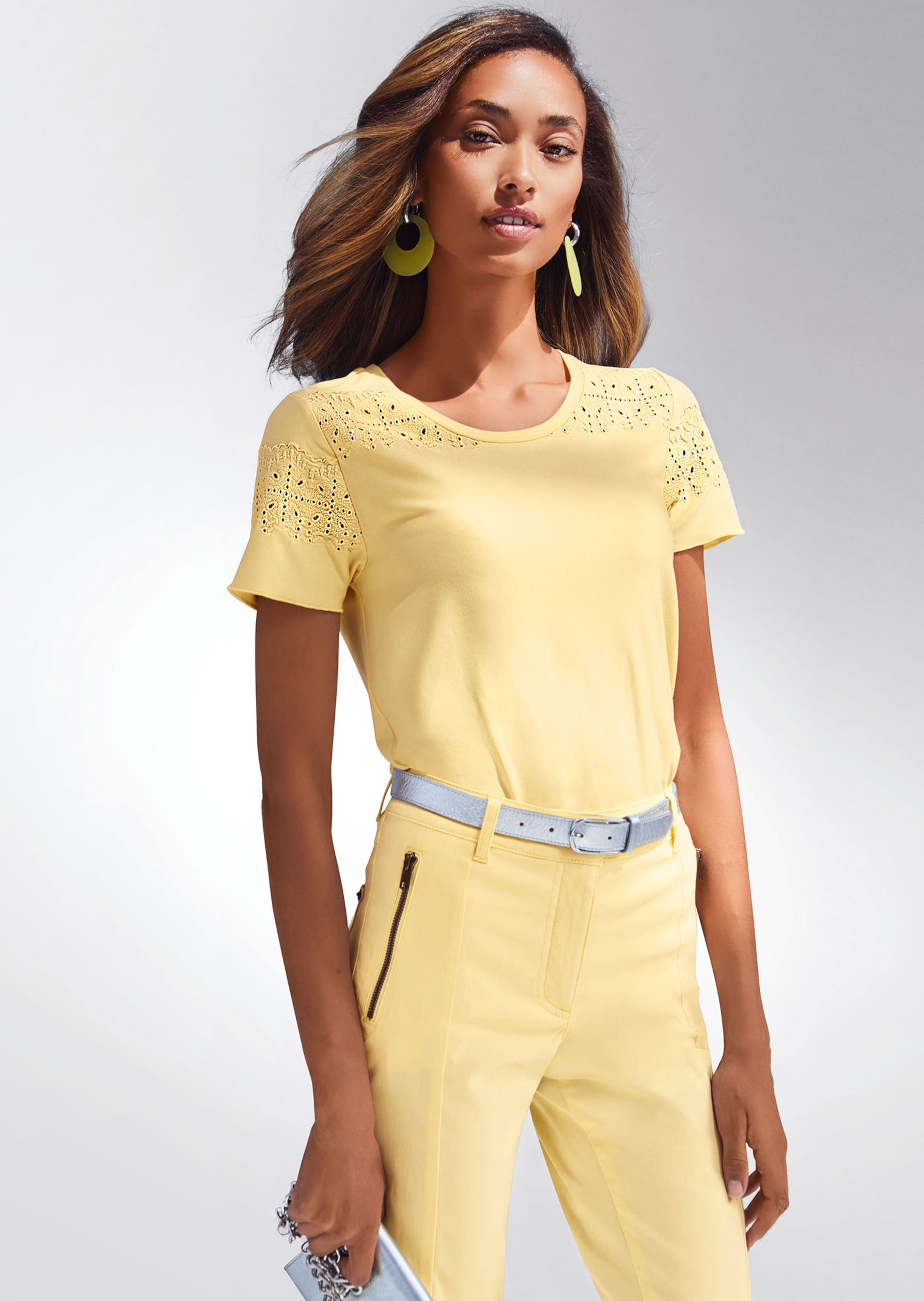 Skinny fit trousers with zip pockets