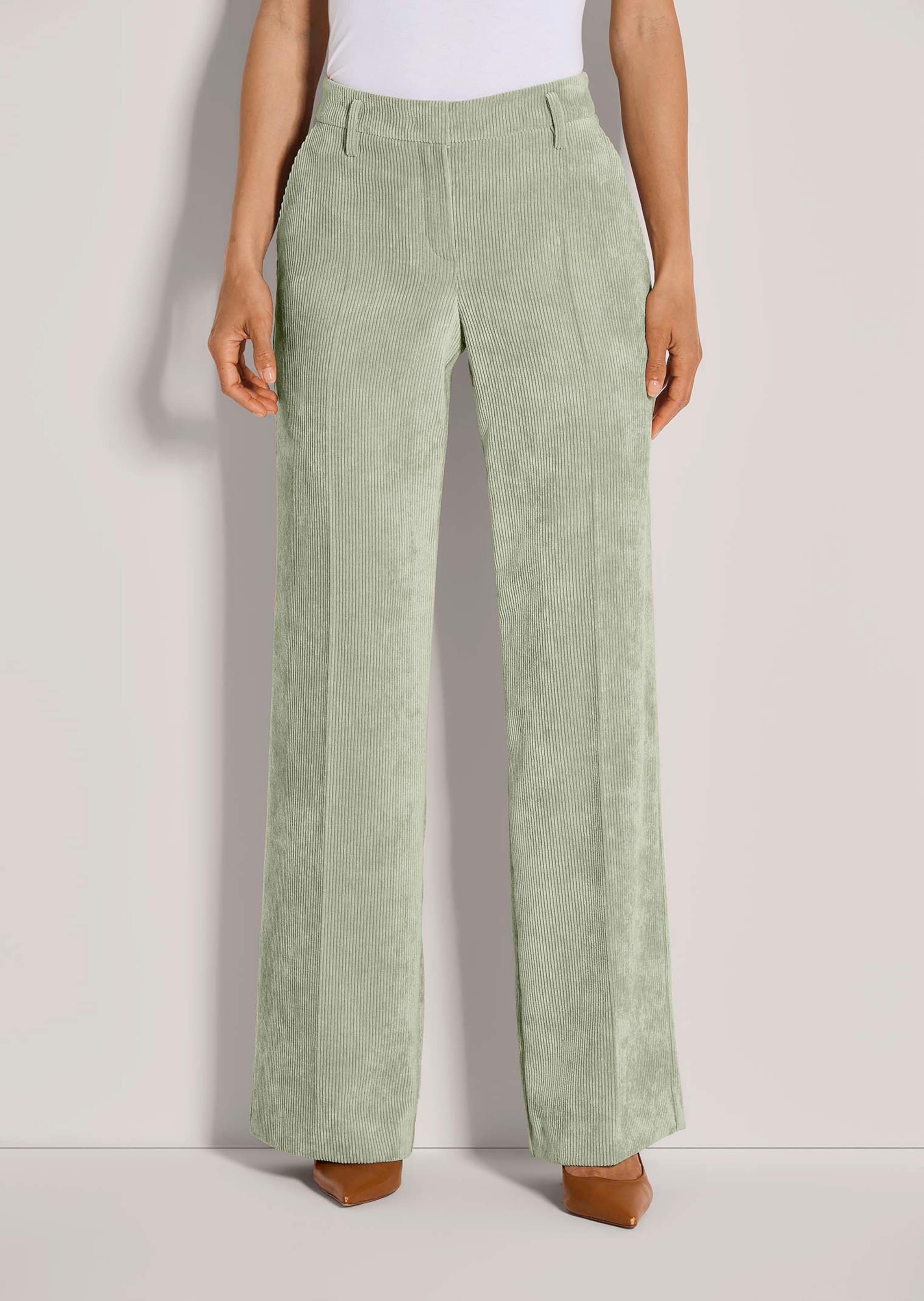 Weite Cordhose mit Bügelfalten