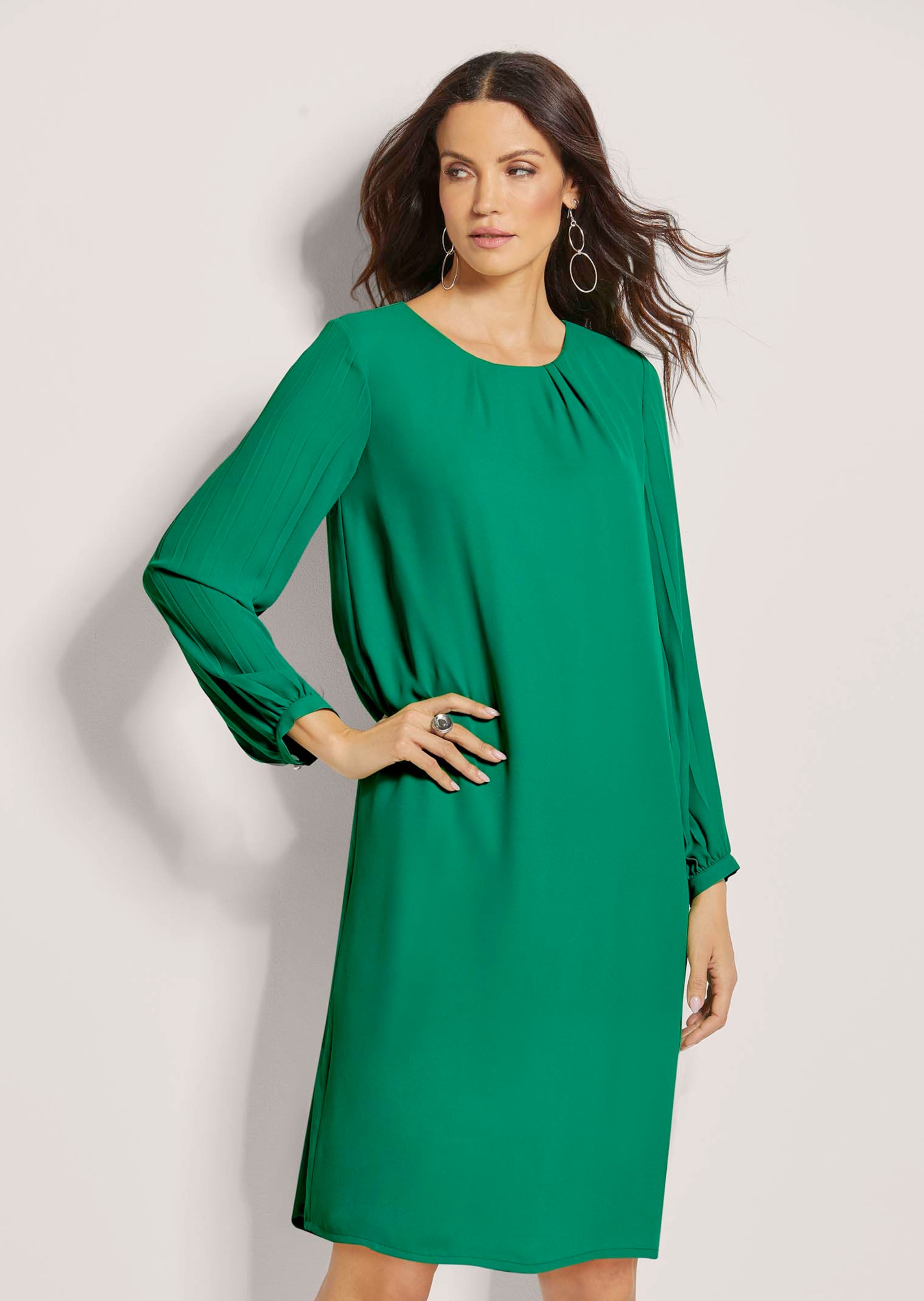Robe droite avec manches plissées