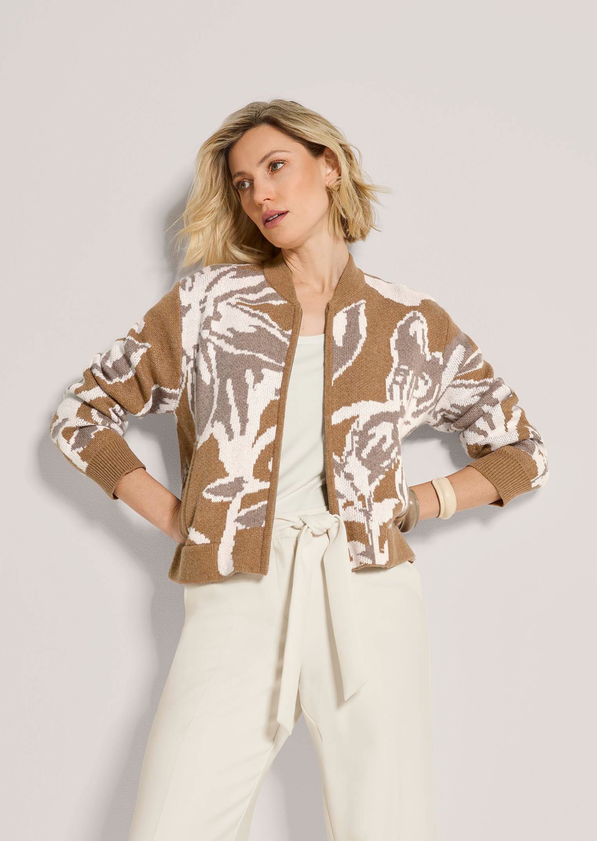 Tricot blouson met jacquard bloemendessin