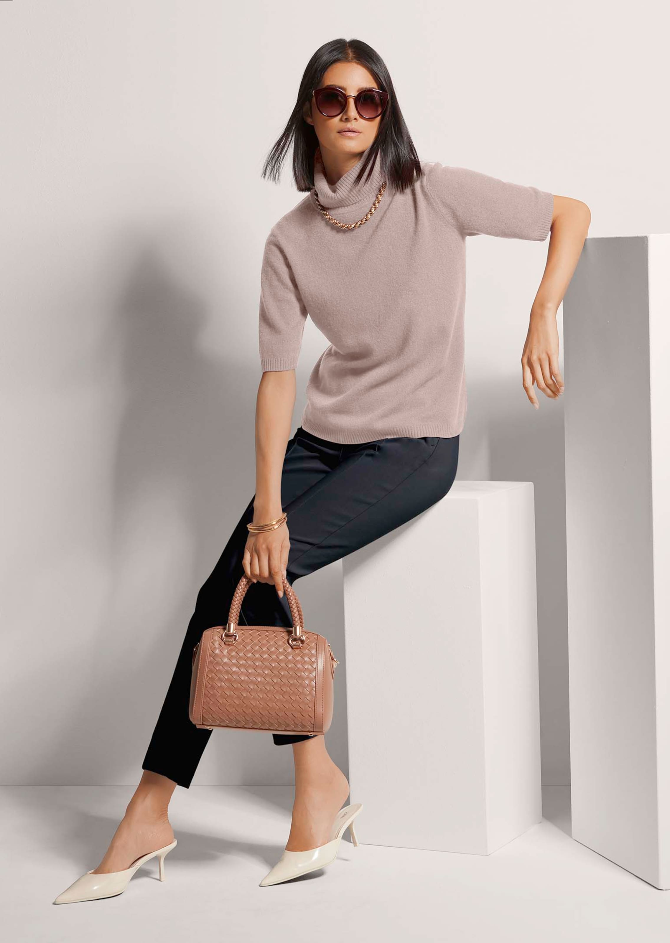 Cashmere roll neck jumper with half-length sleeves thumbnail 4
