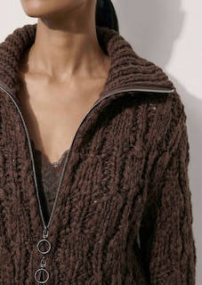 Grobstrickjacke mit voluminösem Stehkragen thumbnail 6
