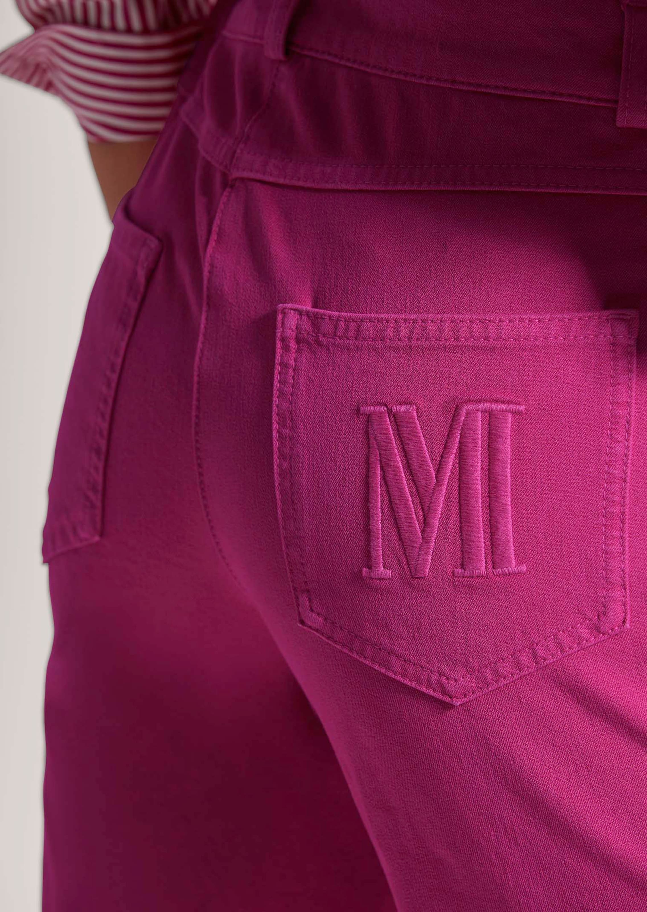 M-Jeans in gerader Form mit Logo-Stickerei thumbnail 6