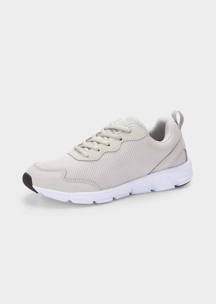 Sneaker zum Schnüren