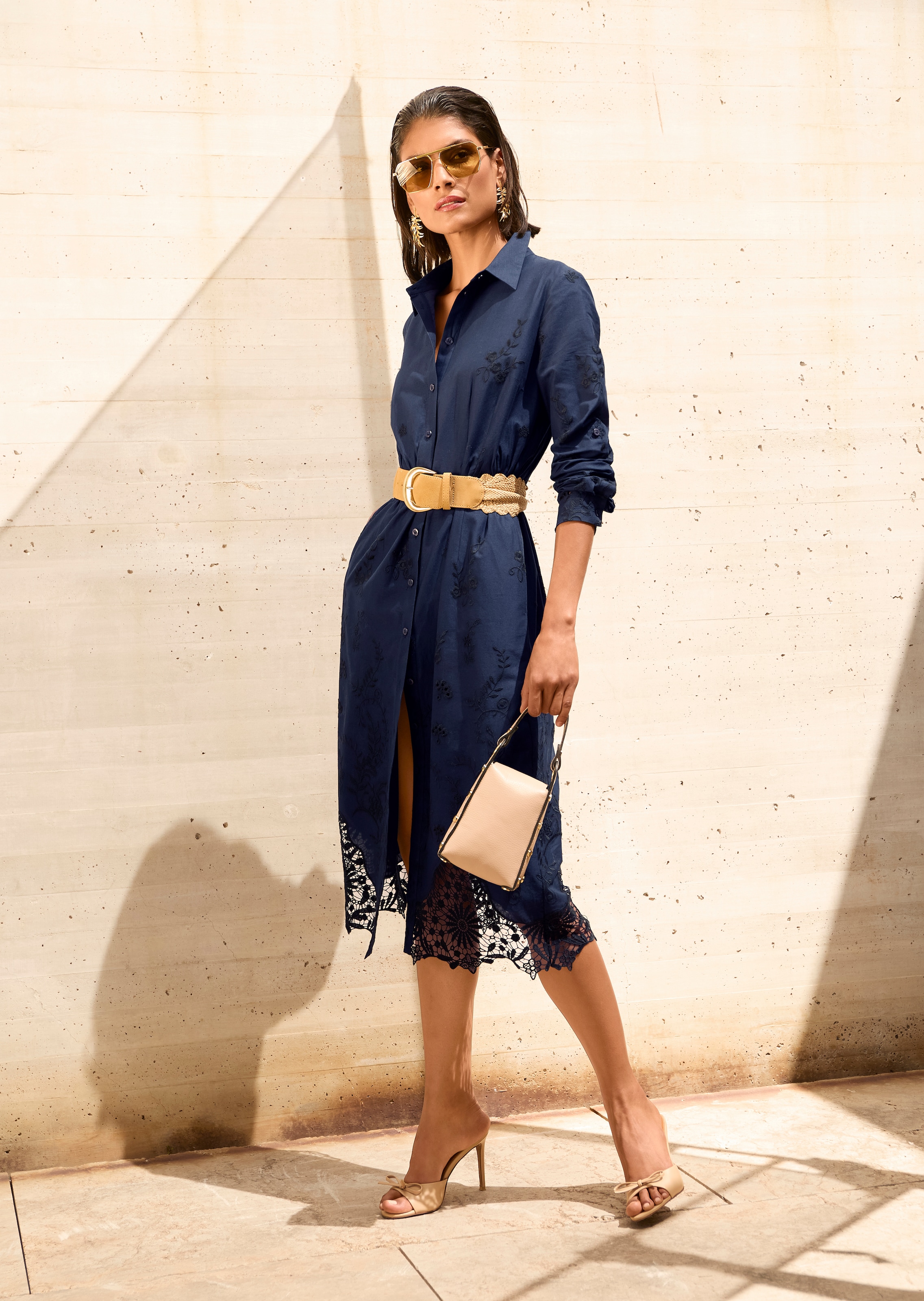 Besticktes Hemdblusenkleid mit Spitze