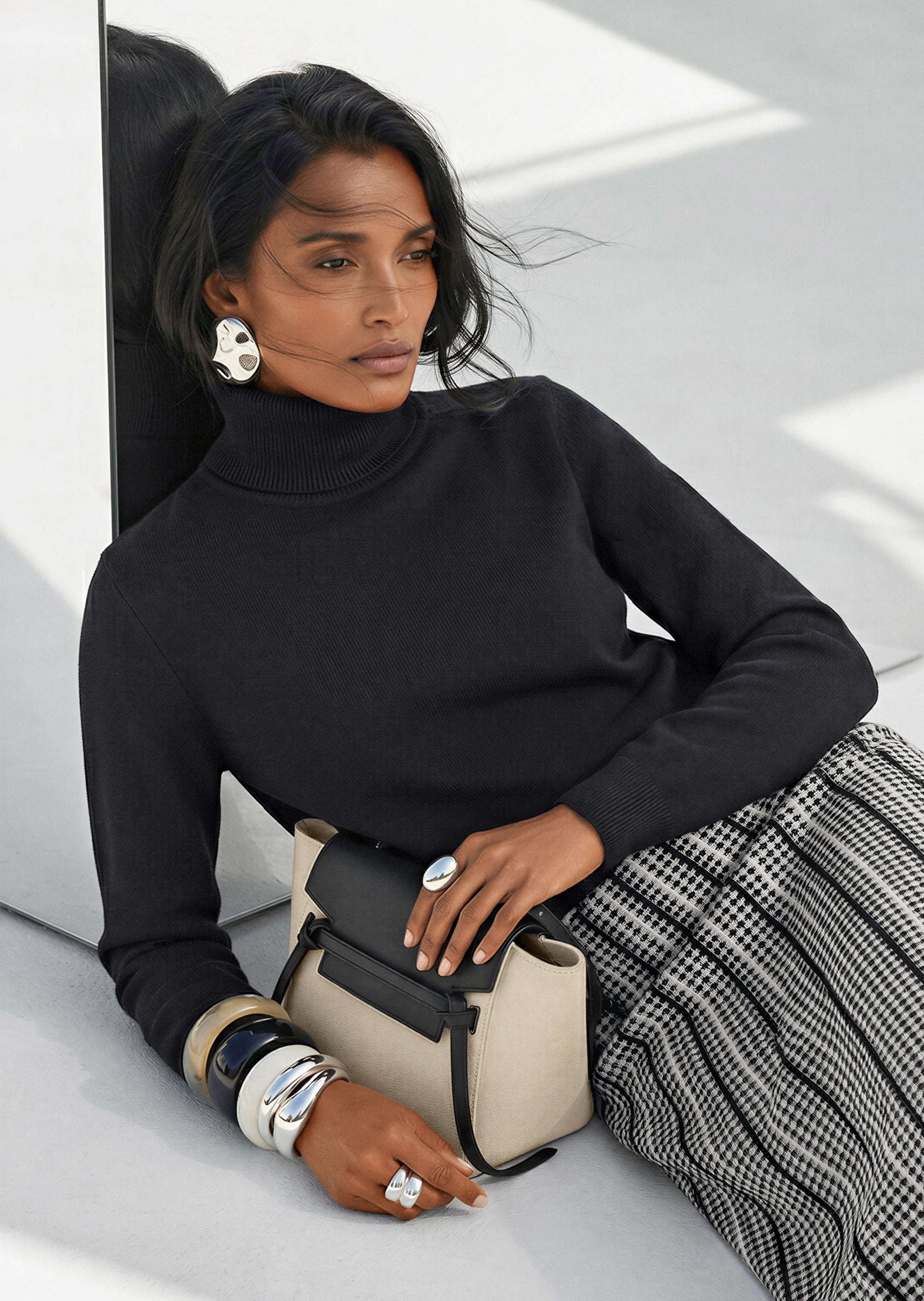 Figurnaher Feinstrickpullover