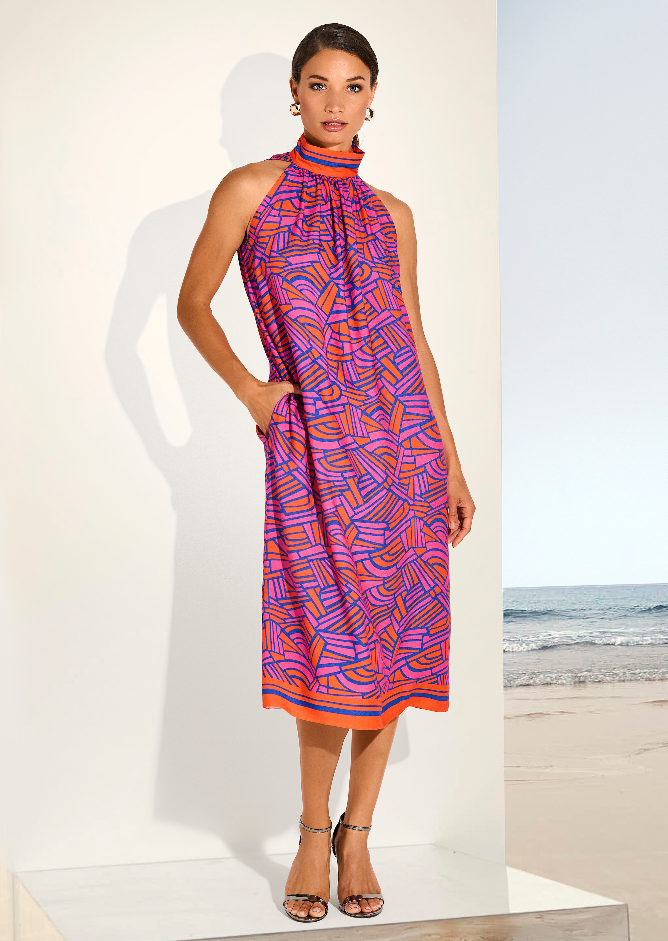 Sommerkleid mit grafischem Print und Stehkragen