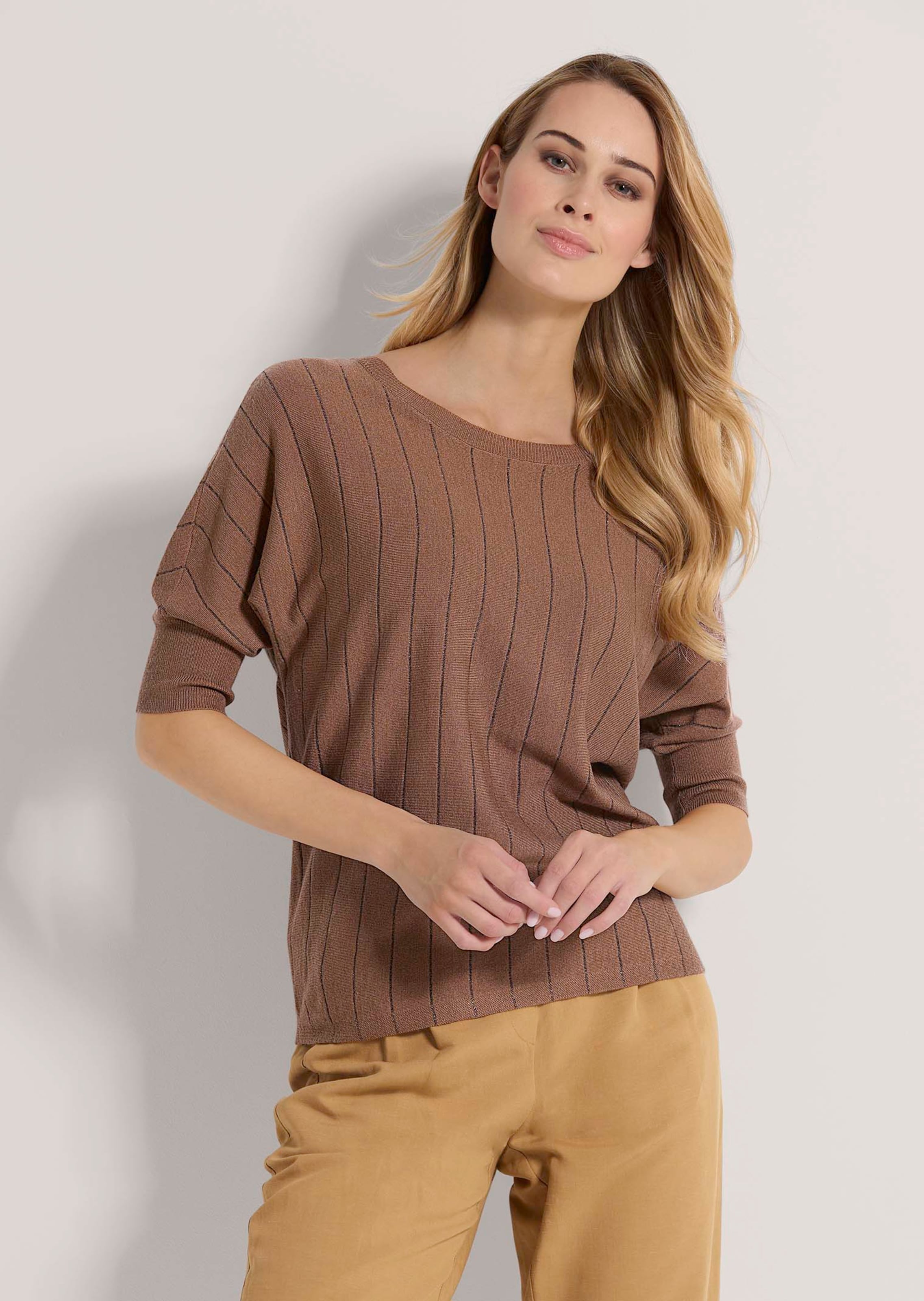 Oversize-Pullover mit Glanz-Effekt