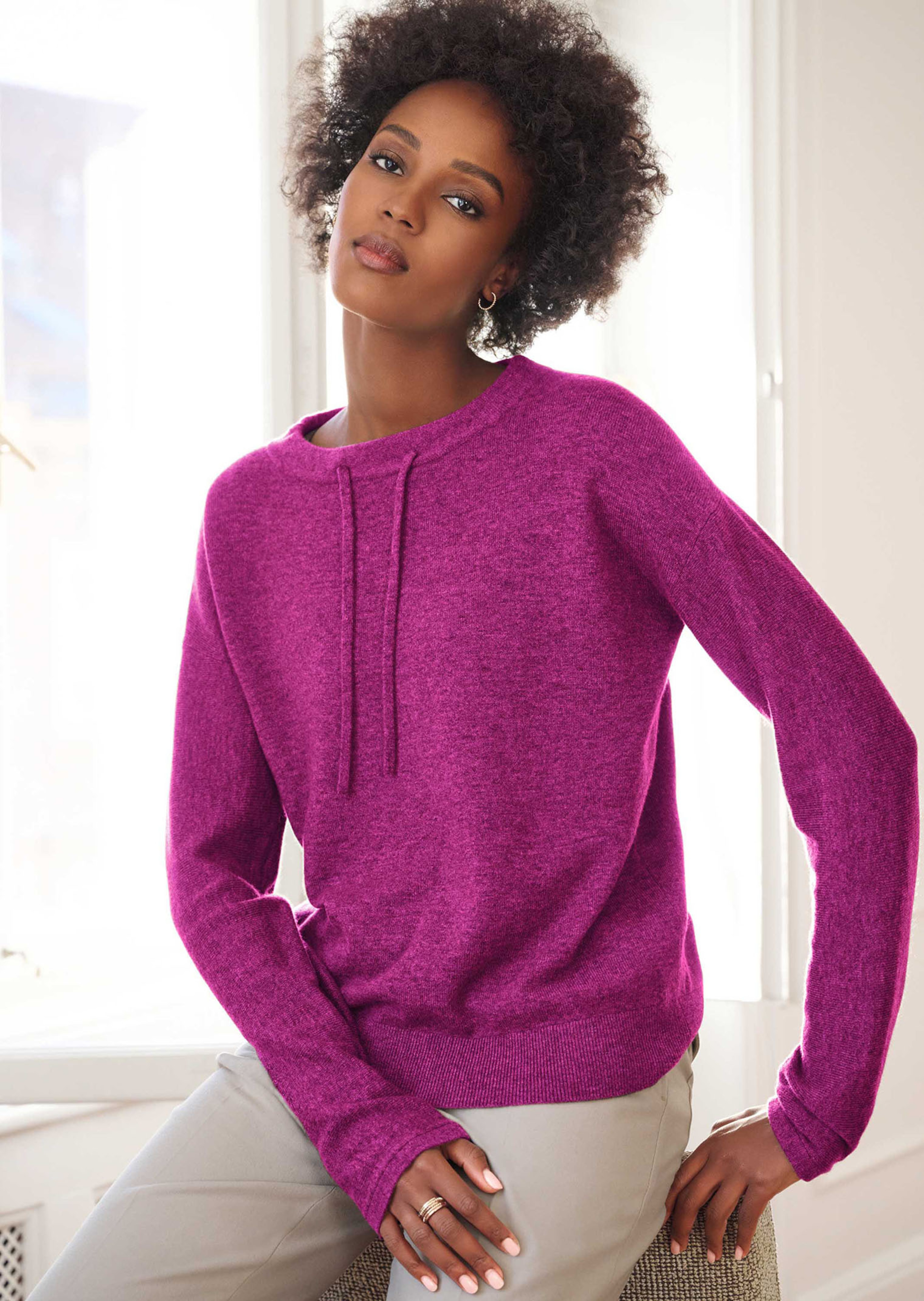 Pull à large encolure arrondie avec passant tunnel
