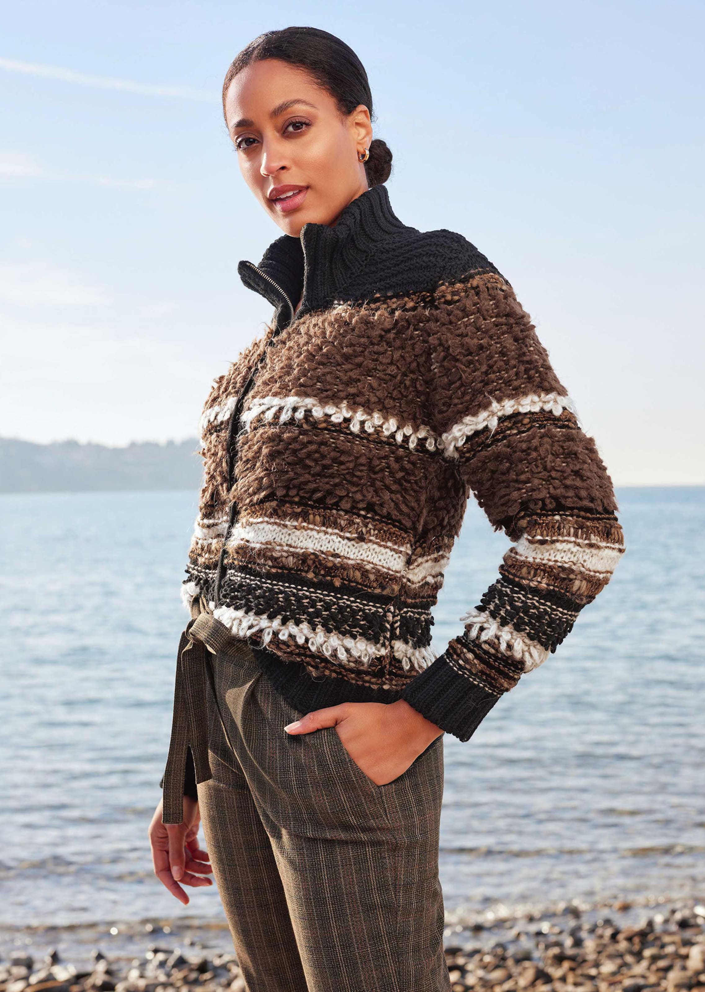 Strickjacke mit Fransen und Glanzeffekten