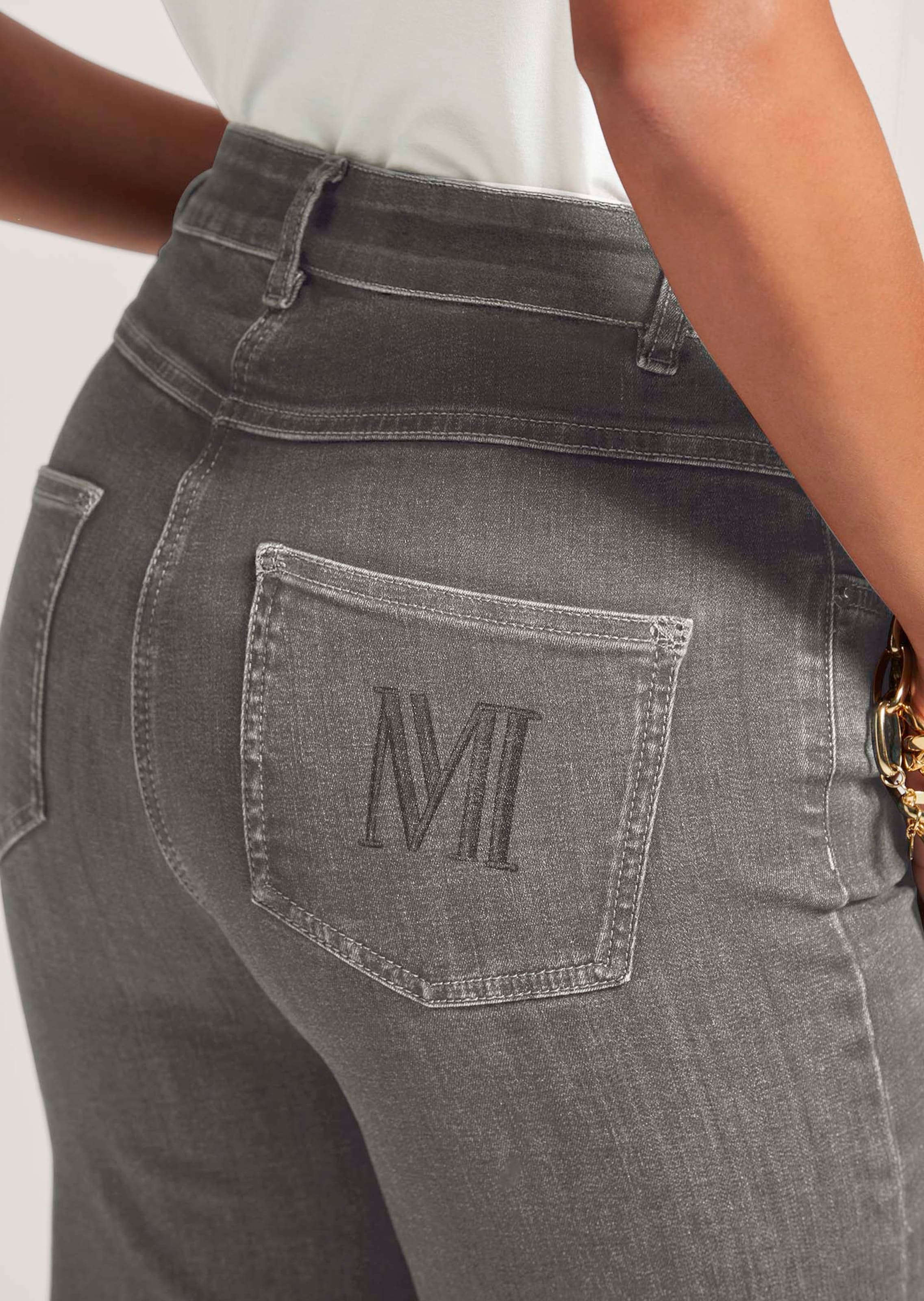 M-Jeans in gerader Form mit Logo-Stickerei thumbnail 6