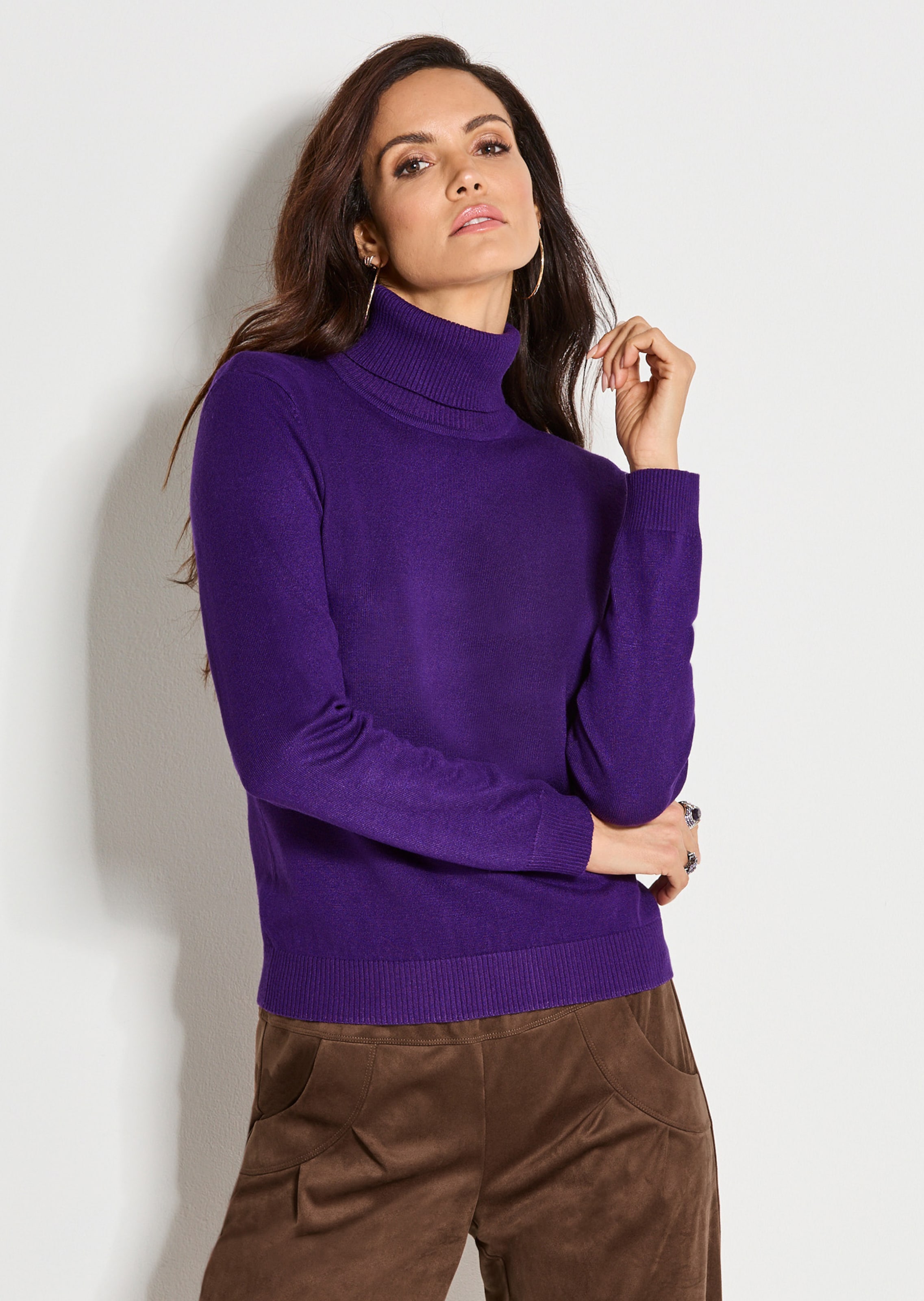 Figurnaher Feinstrickpullover