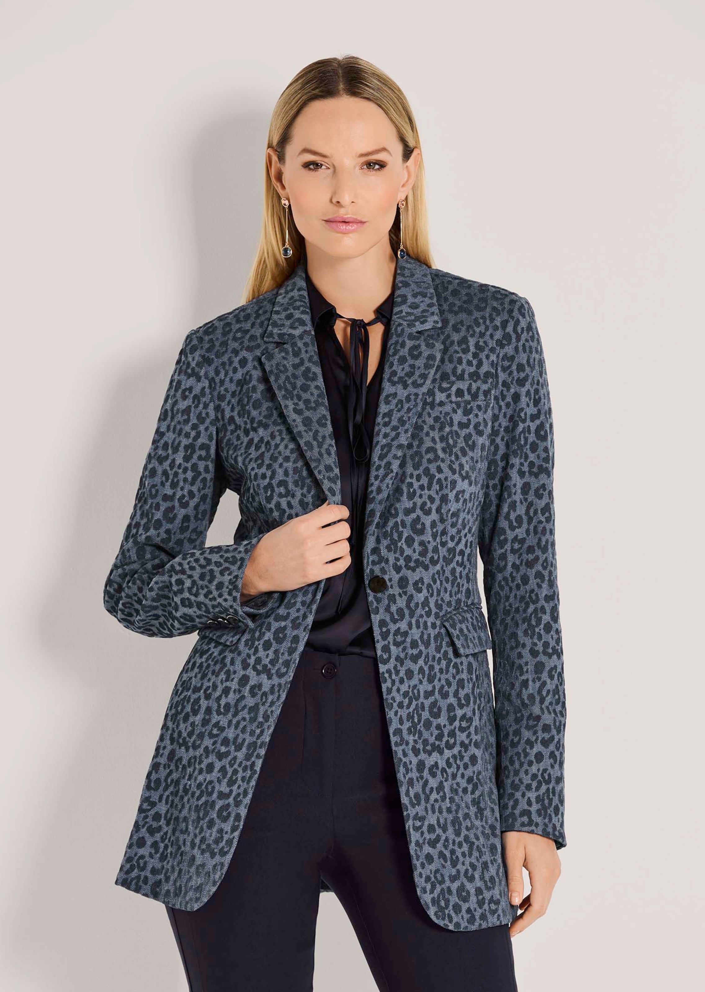 Denim blazer with leopard print